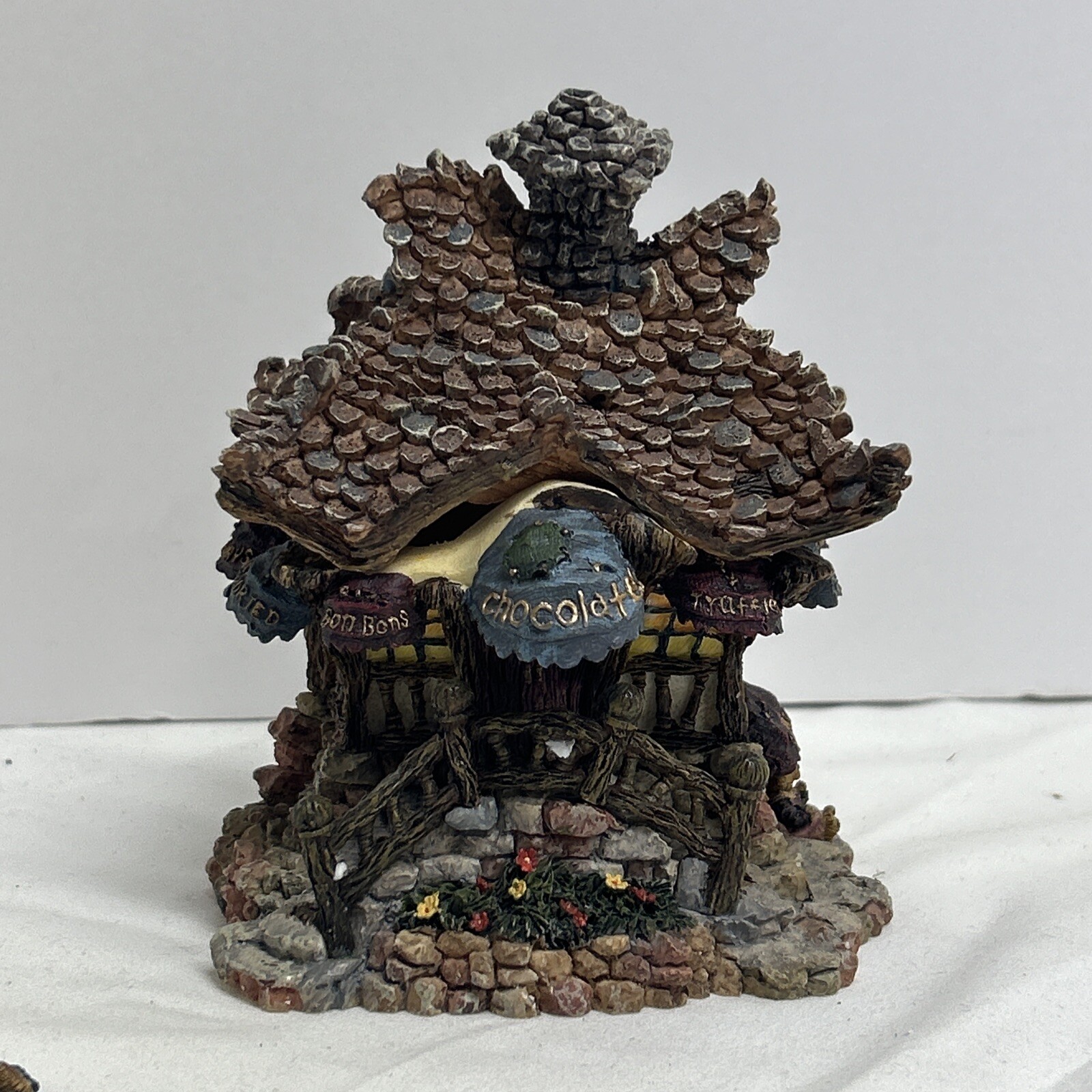 Boyds Bear Bearly Built Villages Town Matthews Bungalow 4″ x 4″ x 5″ Collectible