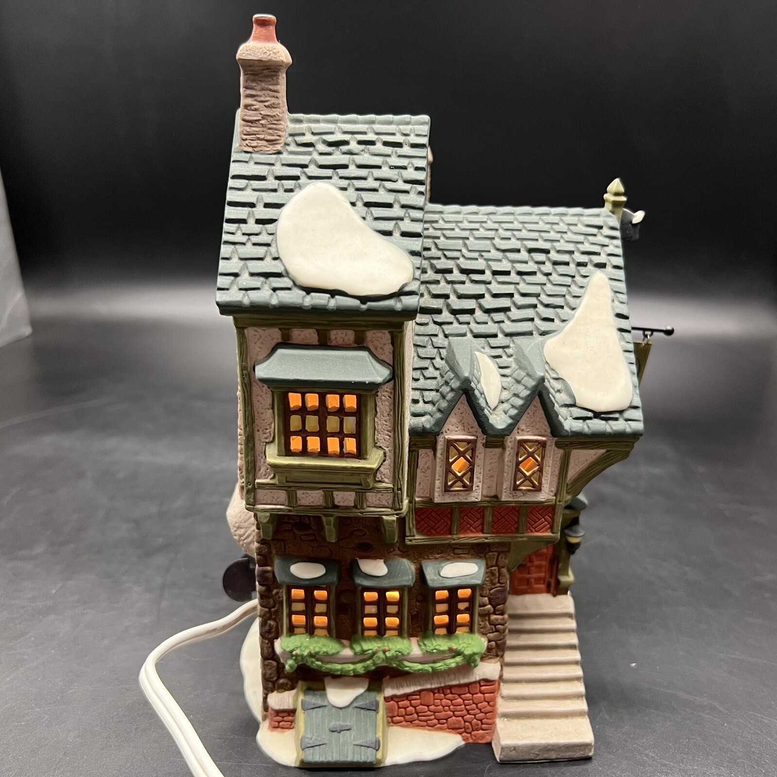 Dept 56 Heritage Village Collection The Pied Bull Inn w/ Box Light & Literature