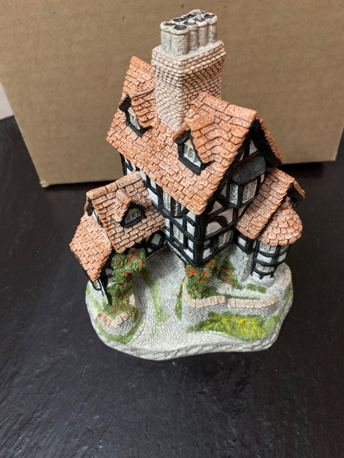 David Winter Squires Hall British Handmade 1985 Hand painted