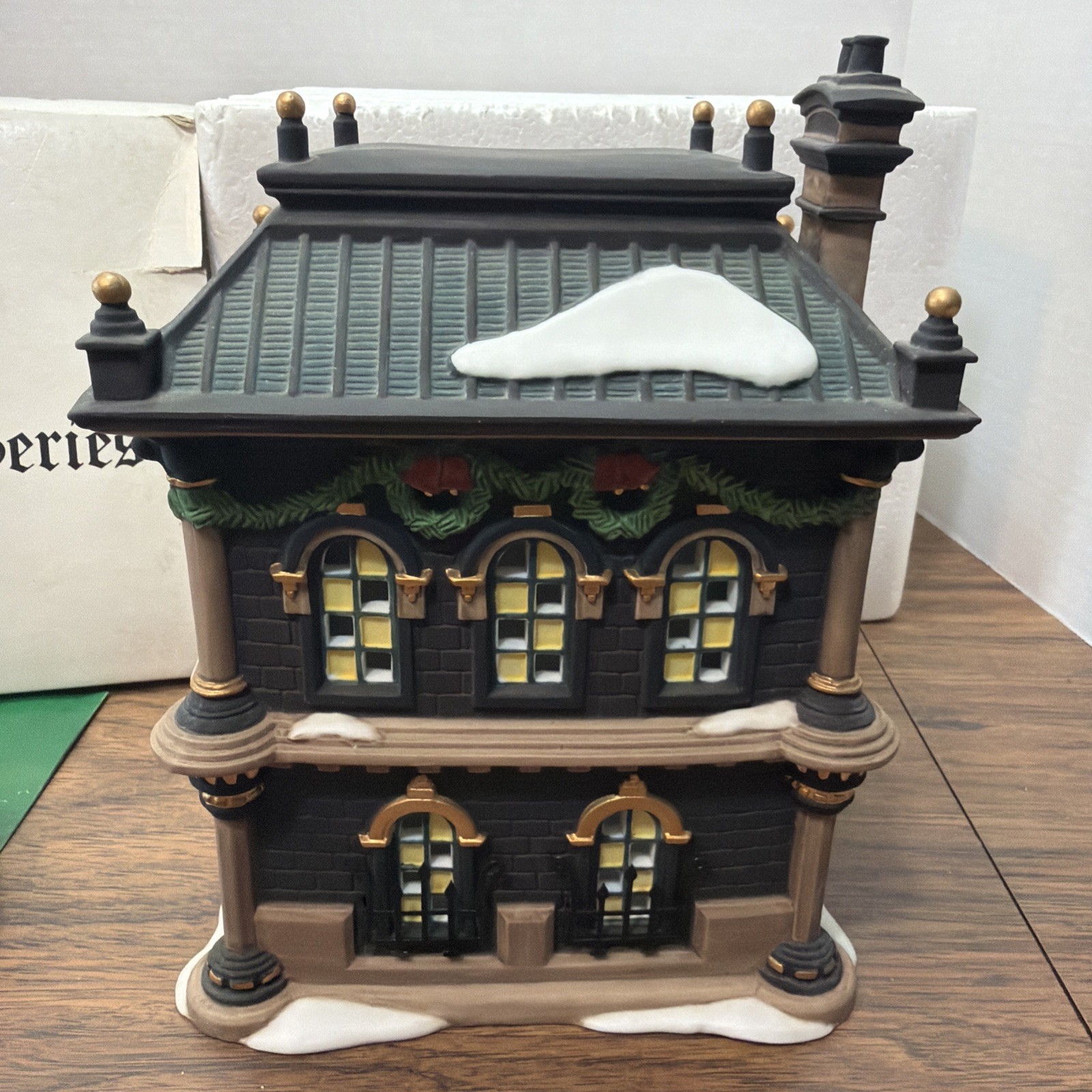 Department 56 Dickens’ Village Series Blenham Street Bank #58330 w/ Light & Box