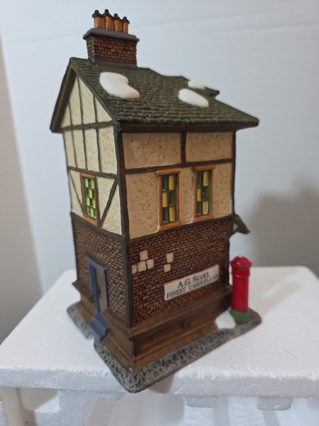 Dept 56 Dickens Village “A.G. Scott Hats & Walking Sticks” #58741 Lighted House