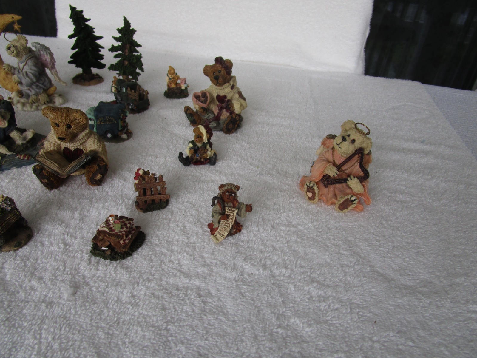 Boyds Town Village Collection~ Lot of 24~ Bears & Trees Figurines Plus Friends!!