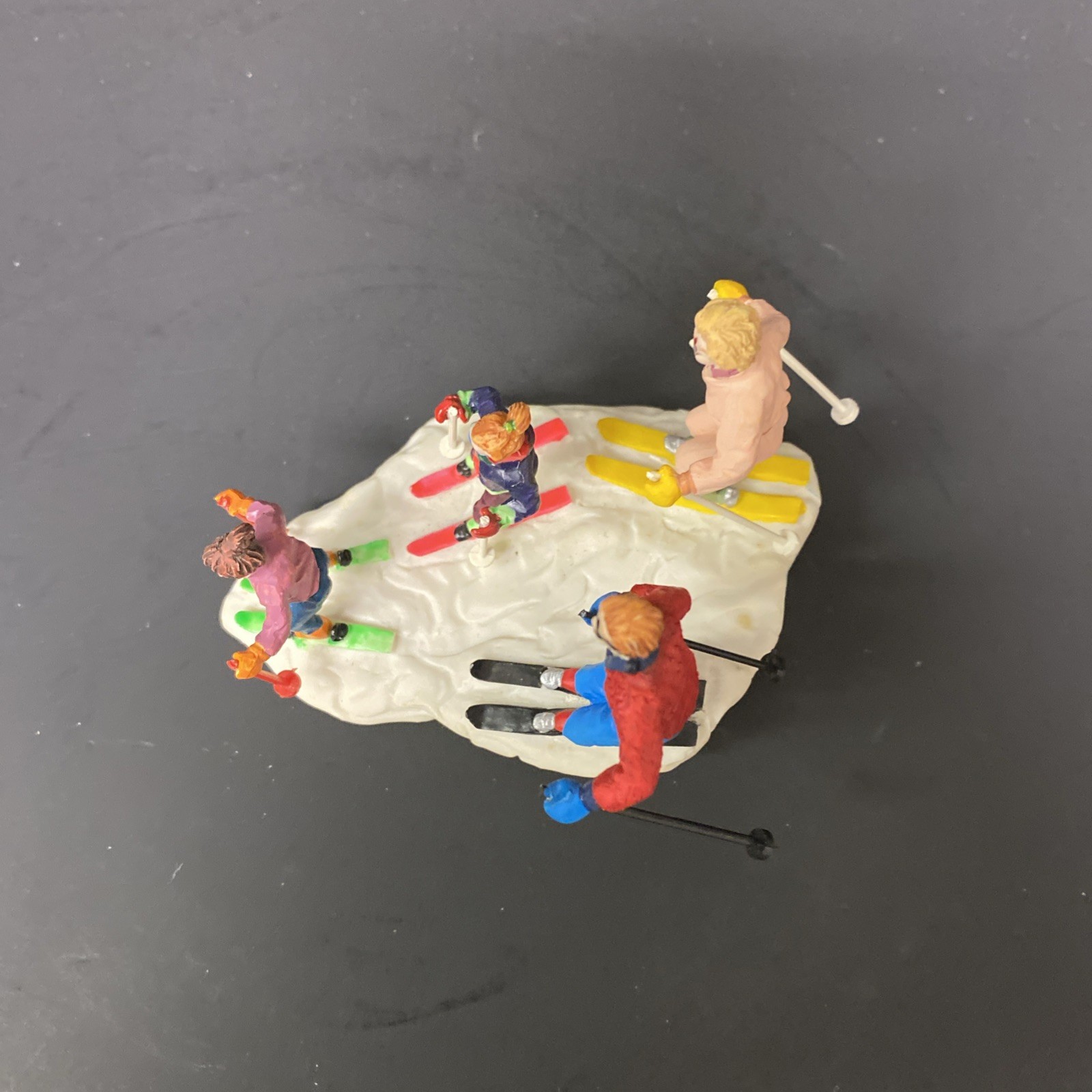 Lemax Vail Village Family Ski Along 73201 Figurine Poly Resin 1997