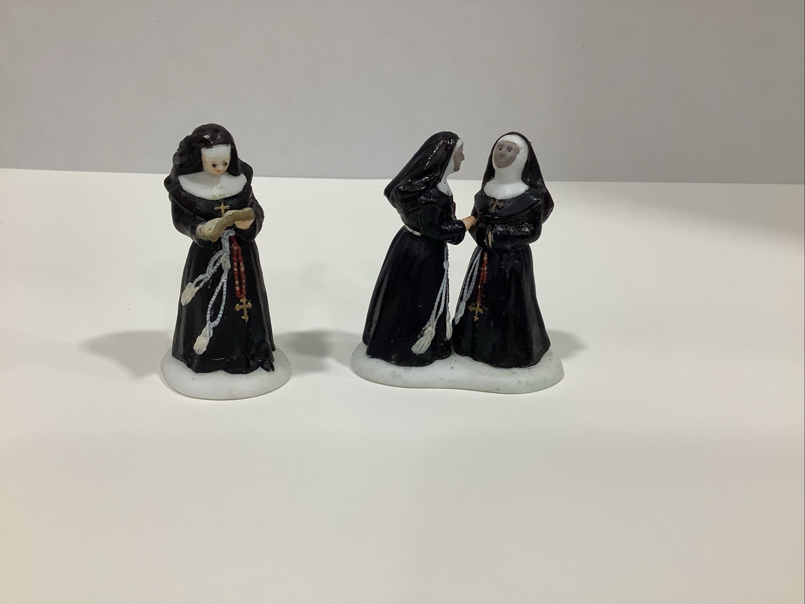 Dept 56 Heritage Collection Accessory 56213 Sisters of the Abbey Set of 2 No Box