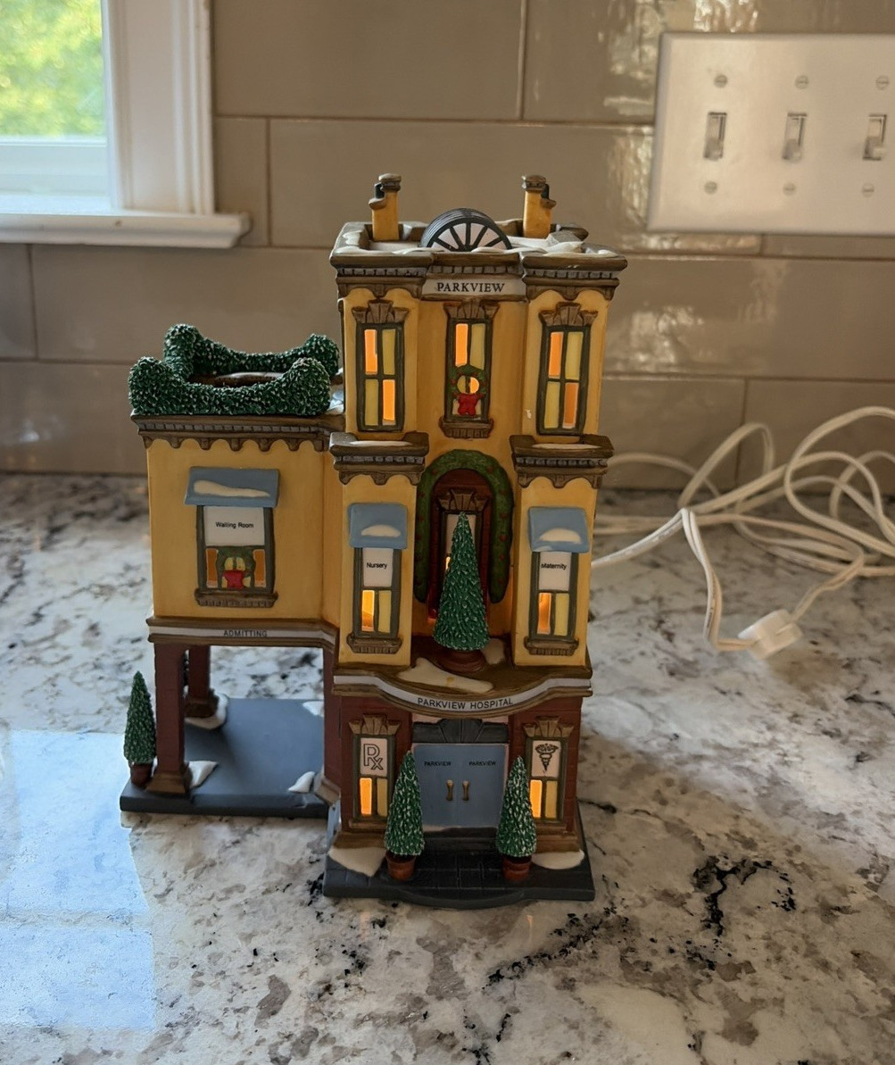 DEPT 56 Christmas in the City PARKVIEW HOSPITAL w/ box lighted