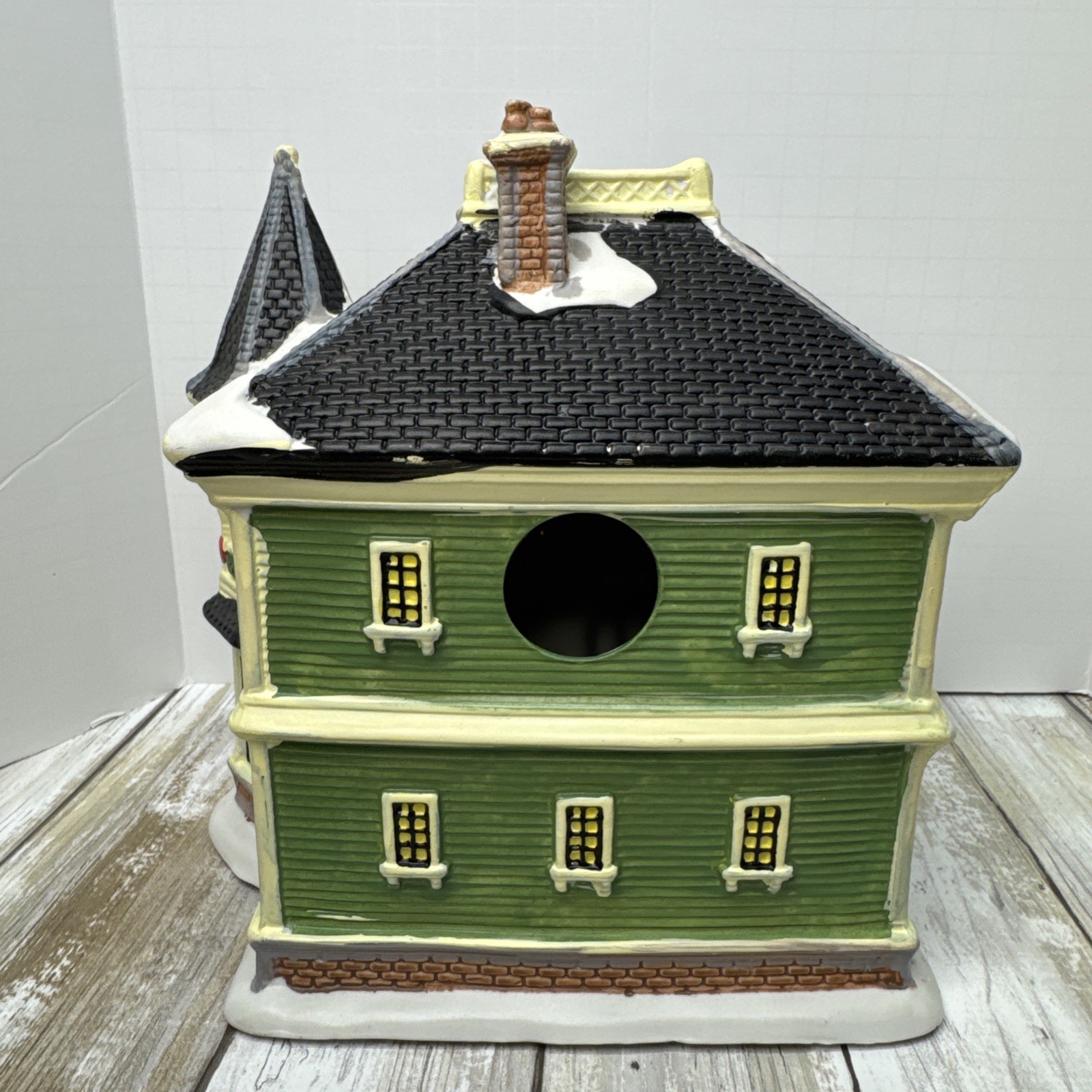 Holiday inspirations Town Series Cliffside Lighted House 2007