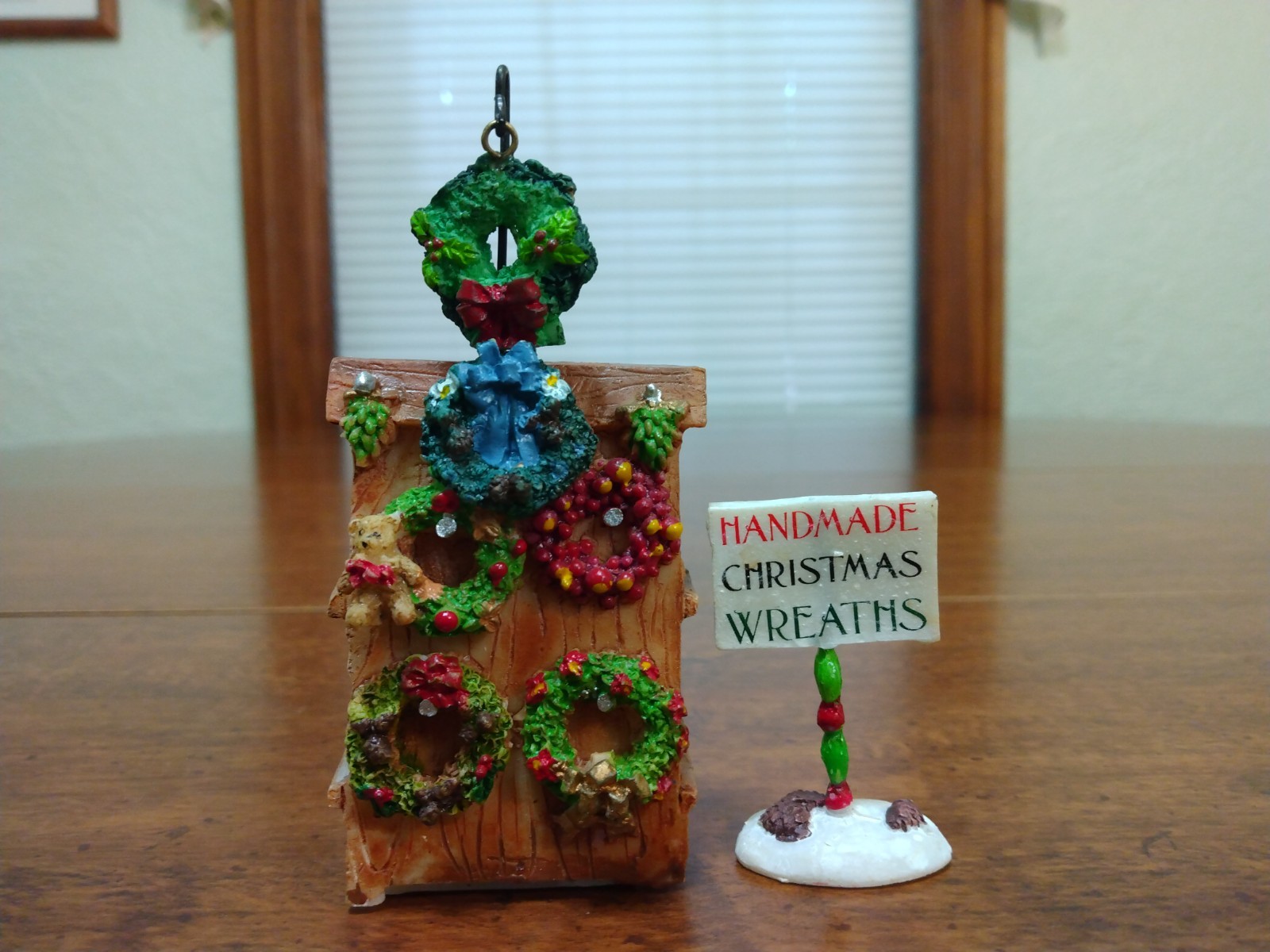Lemax Christmas Wreath Stand With Sign Retired LE3