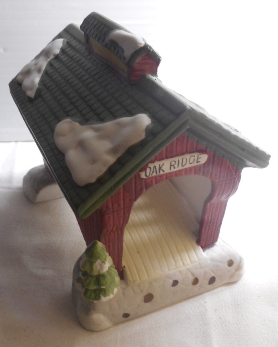 1991 Lemax Ceramic Red Covered Oakridge Bridge 5-1/4″ L x 3-5/8″ W x 4-1/2″ High