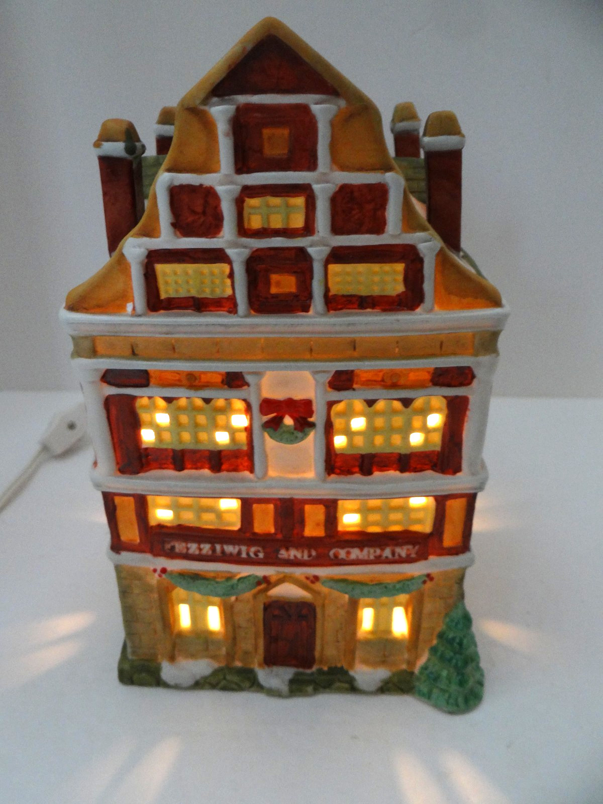 Dickens of London Fezziwig and Company Lighted House Christmas Village Thailand