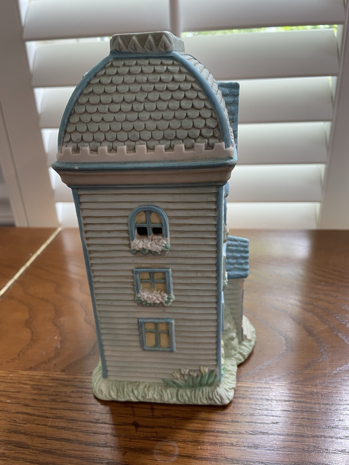 Cottontail Lane Easter Village Lighted Inn 1995