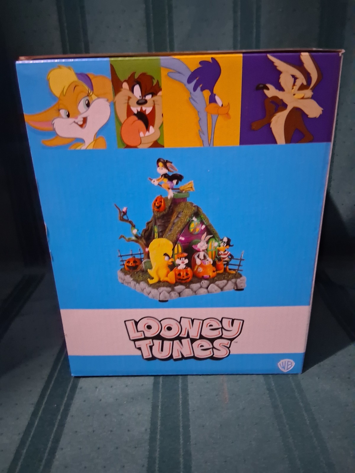 Halloween Looney Tunes Village With Lights & Play Sound Decoration Viral