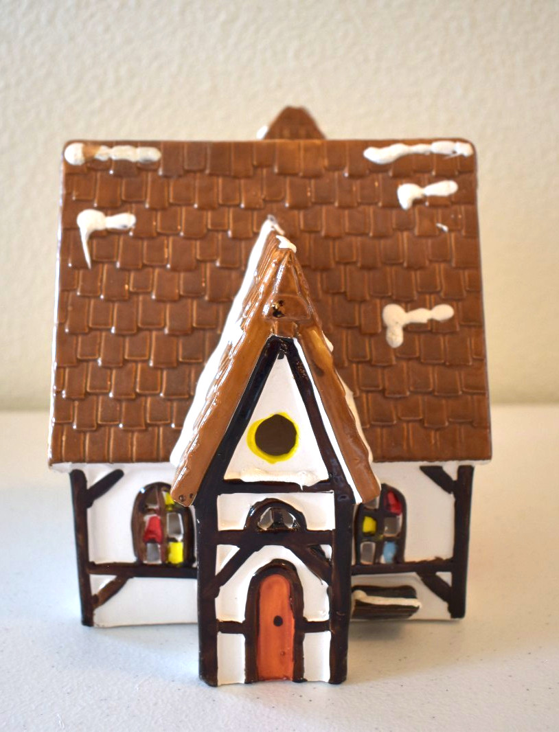 Dept. 56 Snow Village Collection. Excellent Condition no chips or cracks.