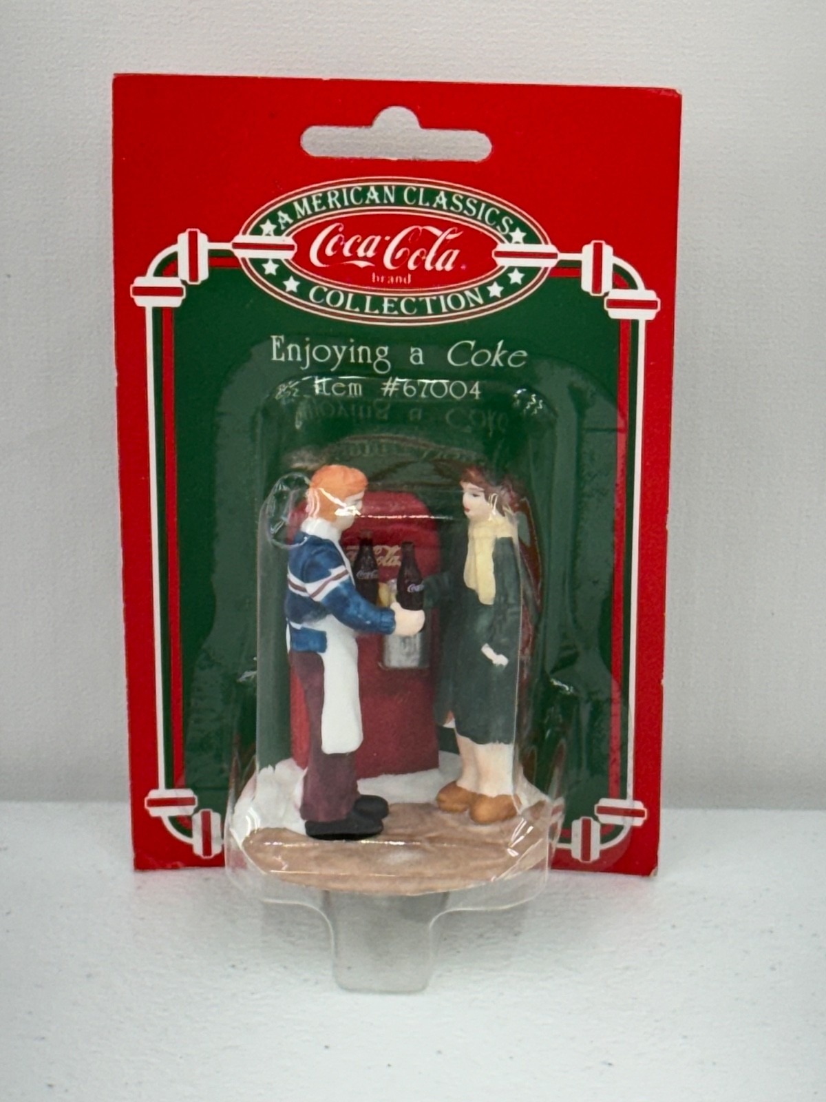 COCA-COLA AMERICAN CLASSICS COLLECTION PORCELAIN FIGURINE ENJOYING A COKE #67004