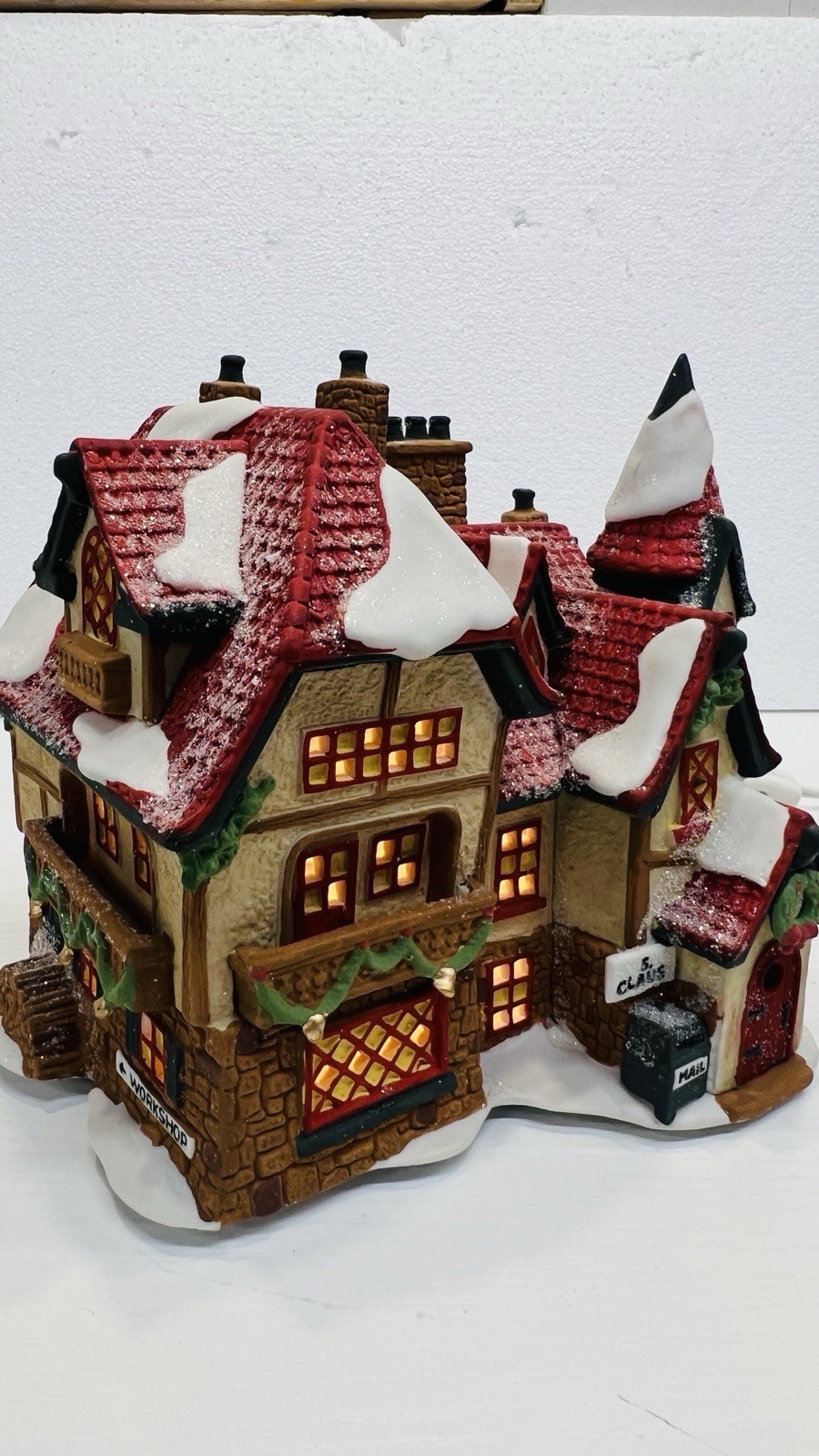 Dept 56 North Pole Series “Santa’s Workshop” 56006 Retired 1993 Excellent !