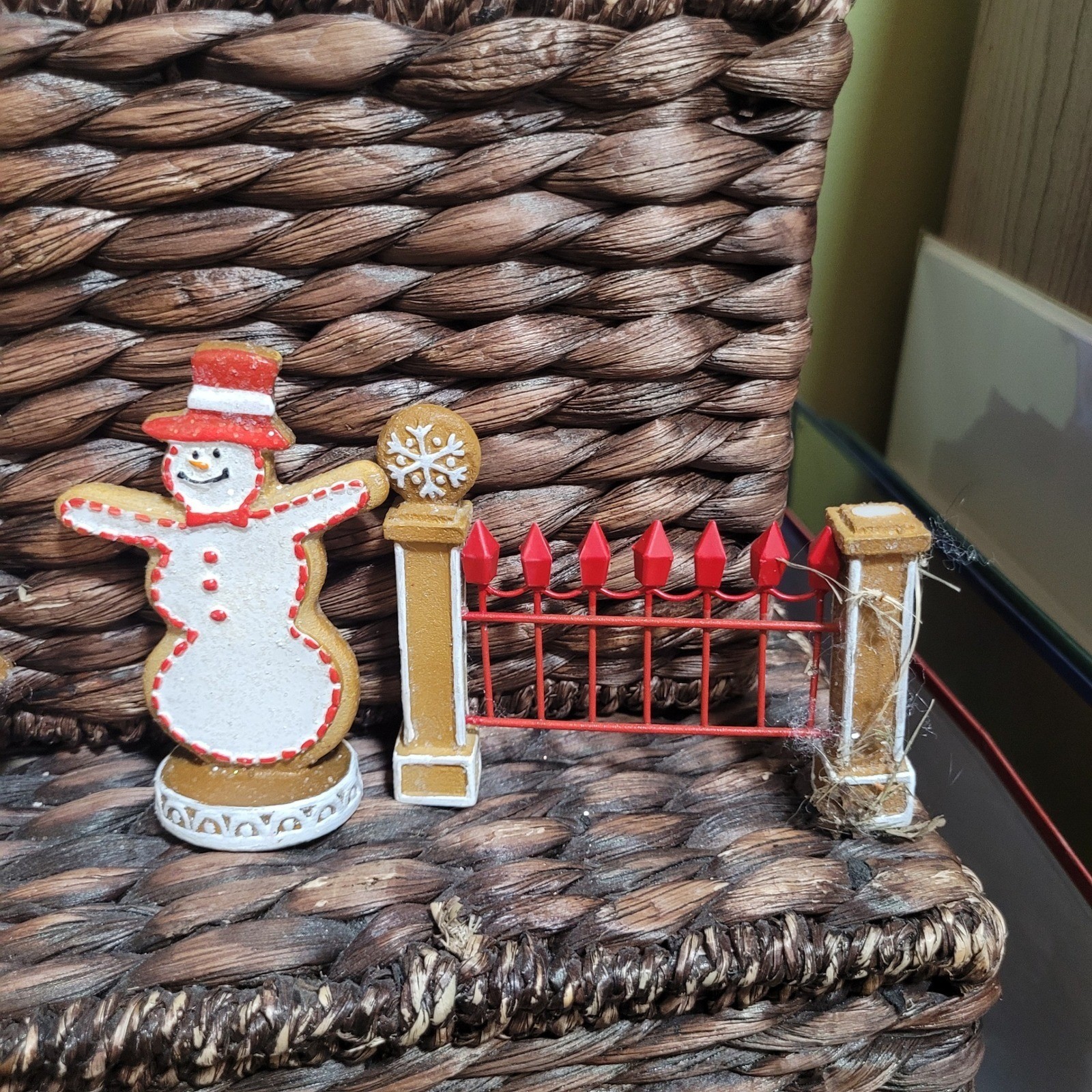 Gingerbread Alley Village Christmas Decor Set 13 pcs 2016 self standing tabletop