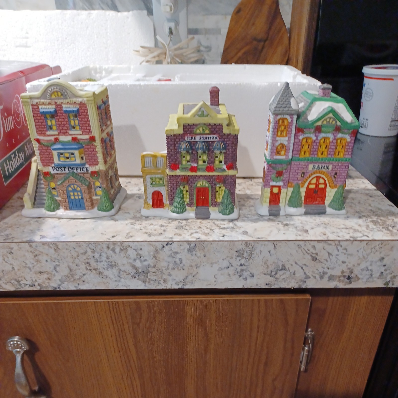 Holiday Village- TRIM A HOME- 3 lighted Buildings-post office,bank,fire station