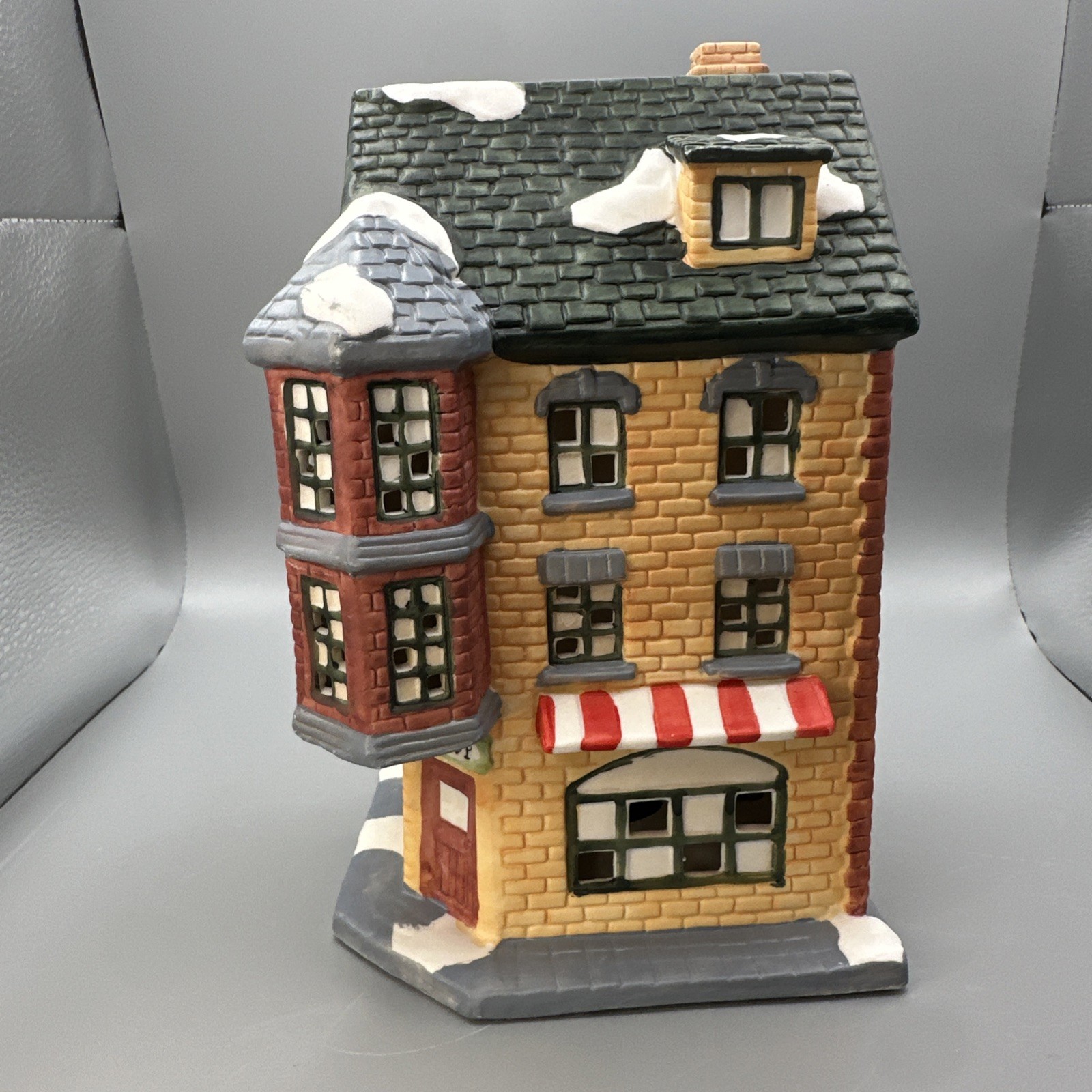 Caldor Village Square Collectibles Porcelain Lighted Toy Store House No Light 15