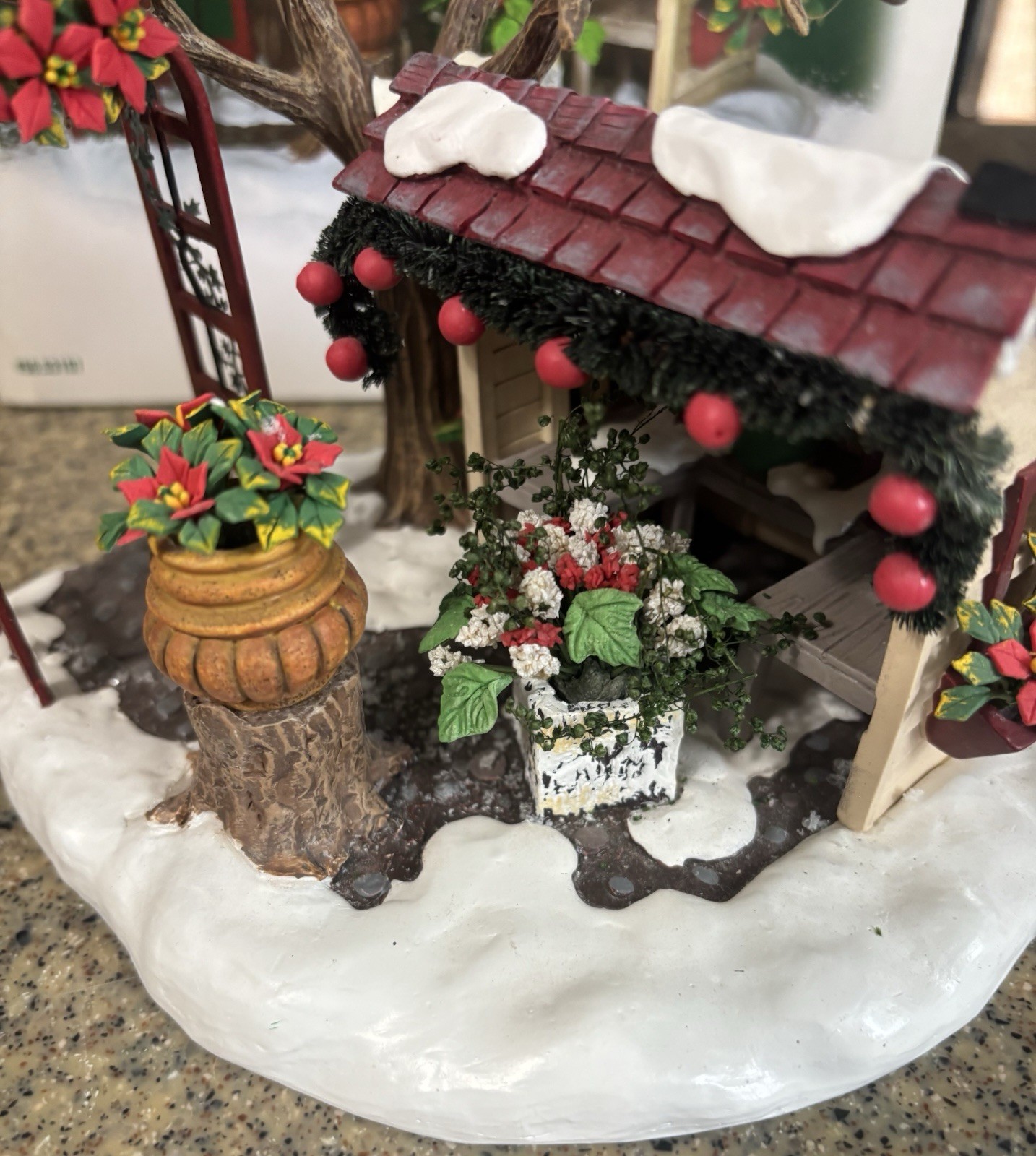 Dept 56 Winter Trimmings Accessory Garden Stand Cardinal Retired Xmas Village