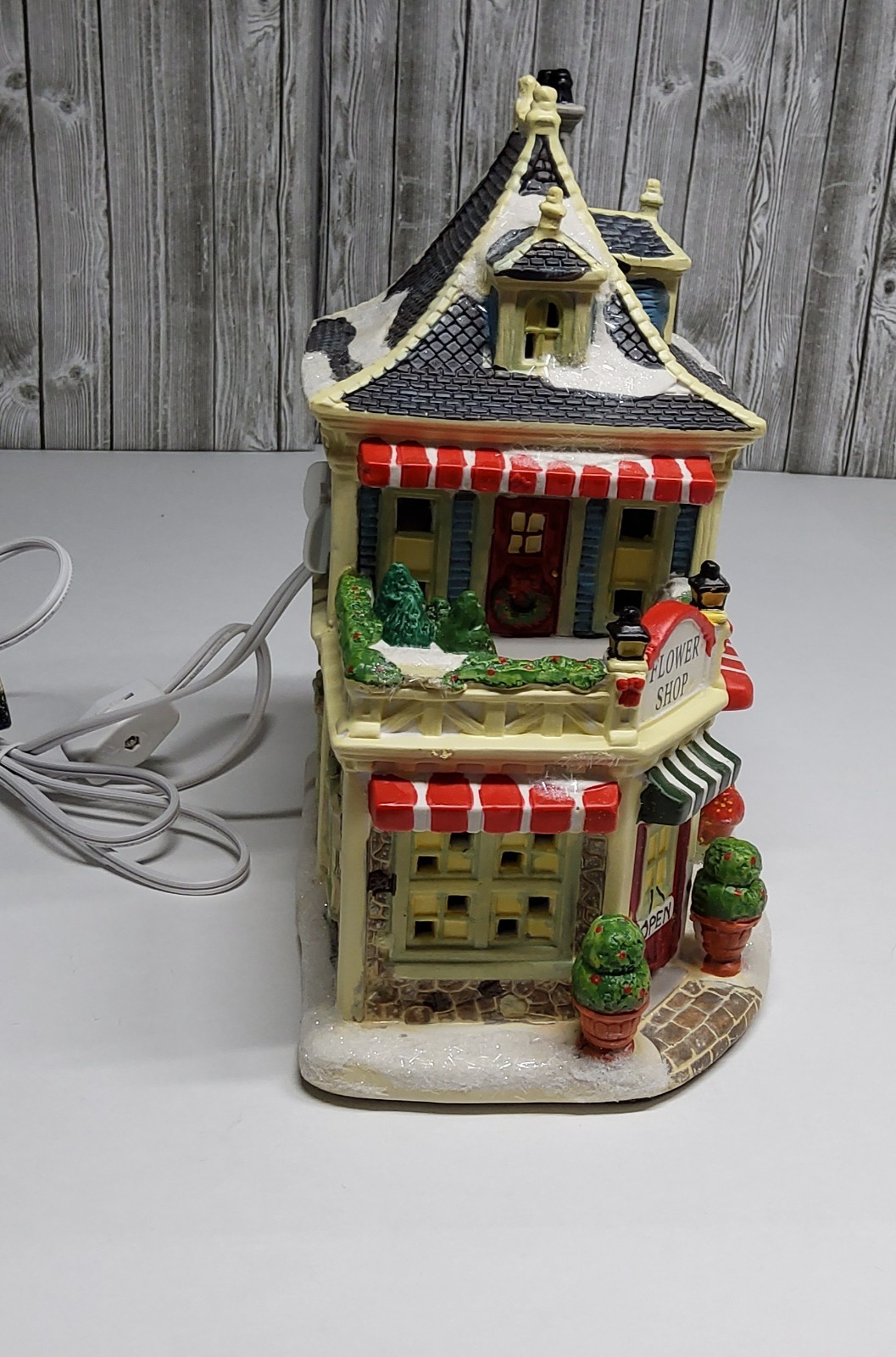 HOLIDAY INSPIRATIONS LIGHTUP ” FLOWER SHOP” VILLAGE HOUSE YEAR 2011