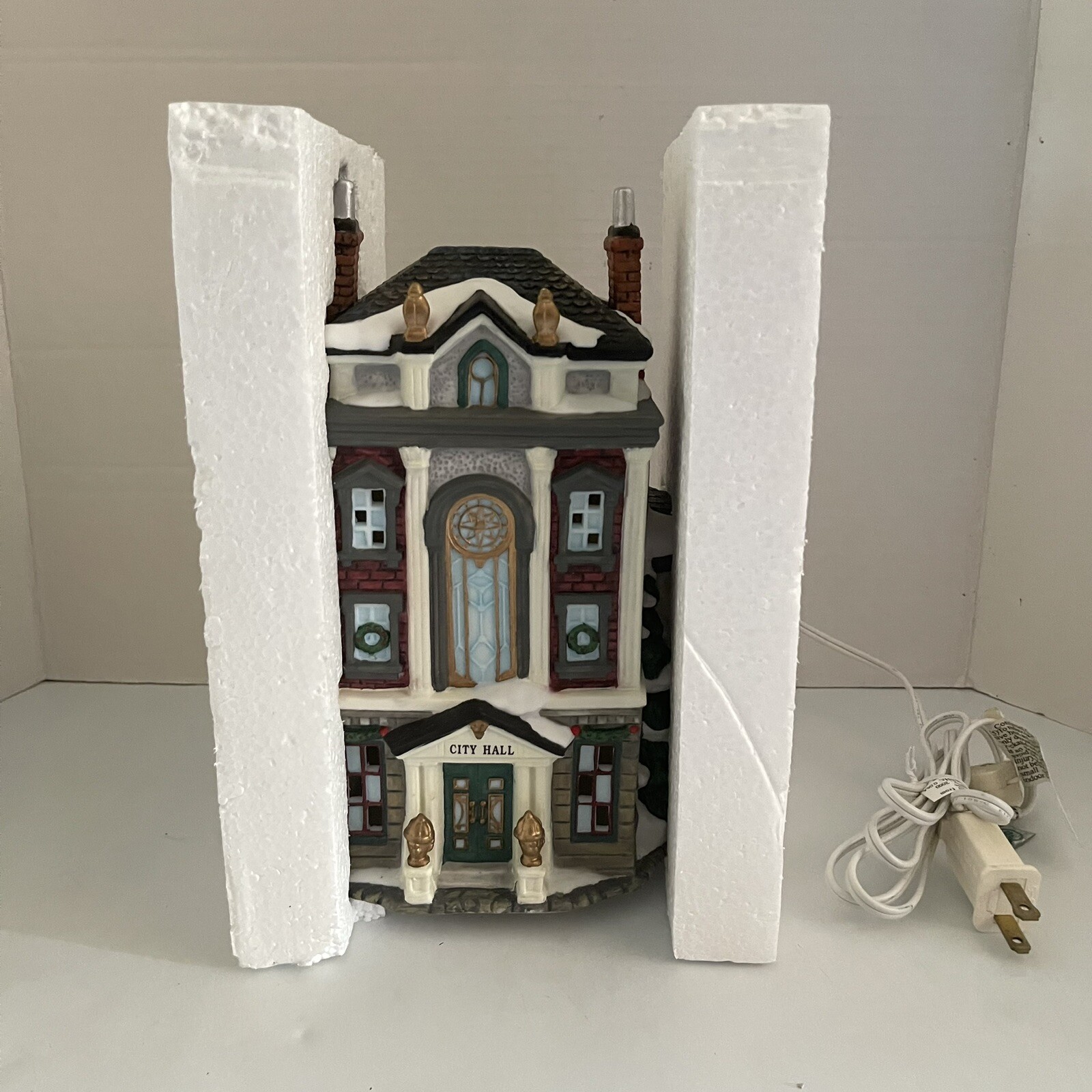 Vintage Studio Nova – Christmas Village – City Hall – llluminated Building – NIB