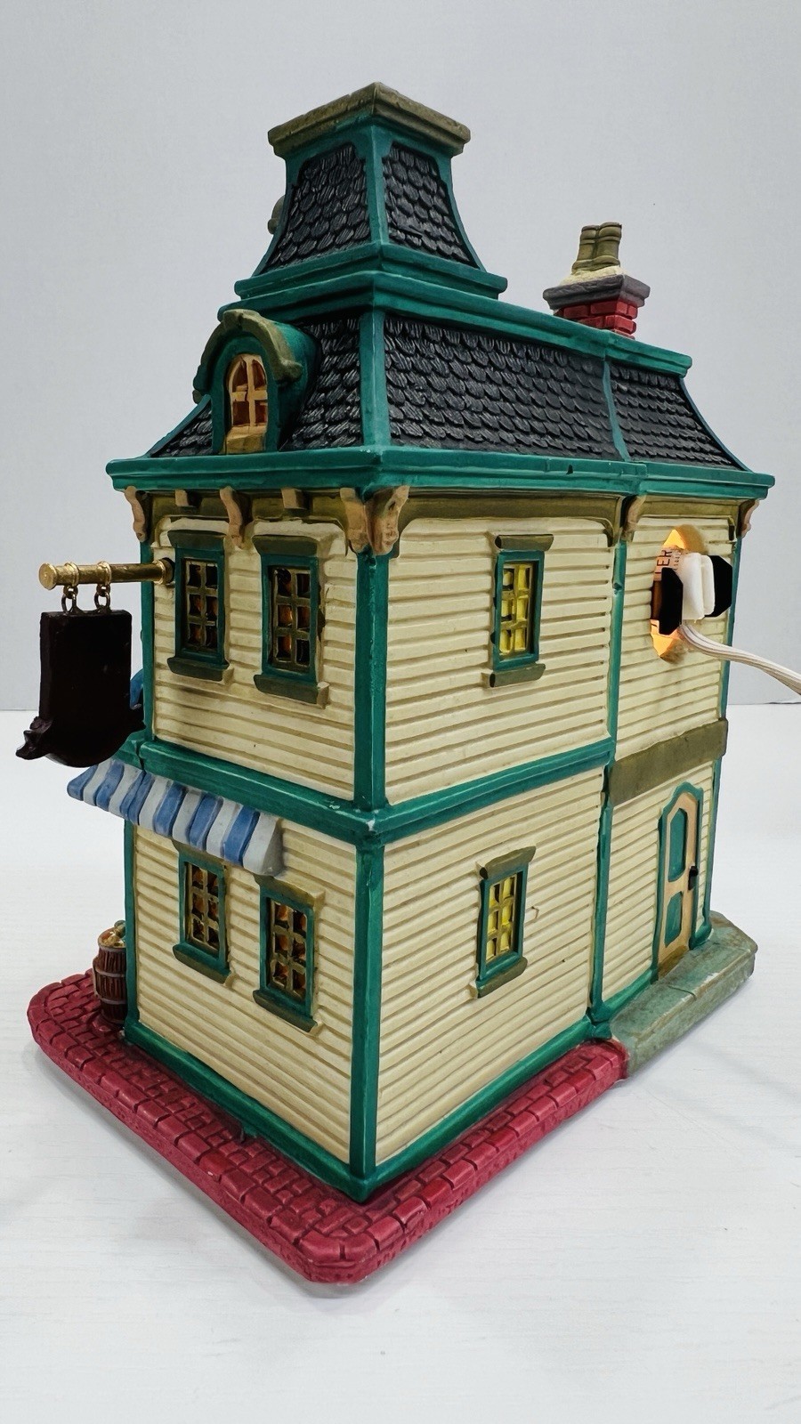 Lemax Caddington Village “Caddington Candies” 35562 Retired 2013 RARE And NEW !
