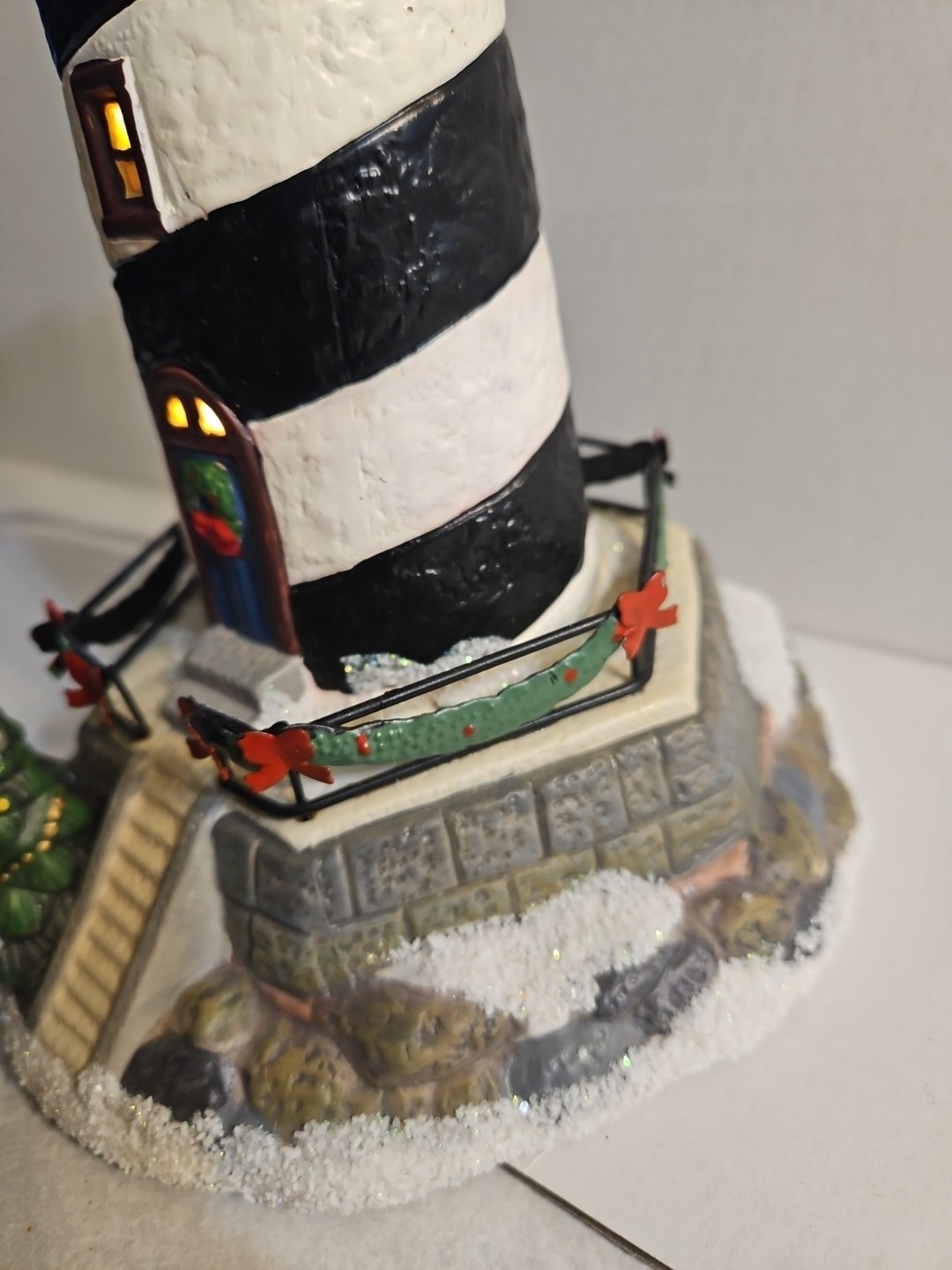 St. Nicholas Square 2005 Lighthouse Illuminated The Village Collection – Works