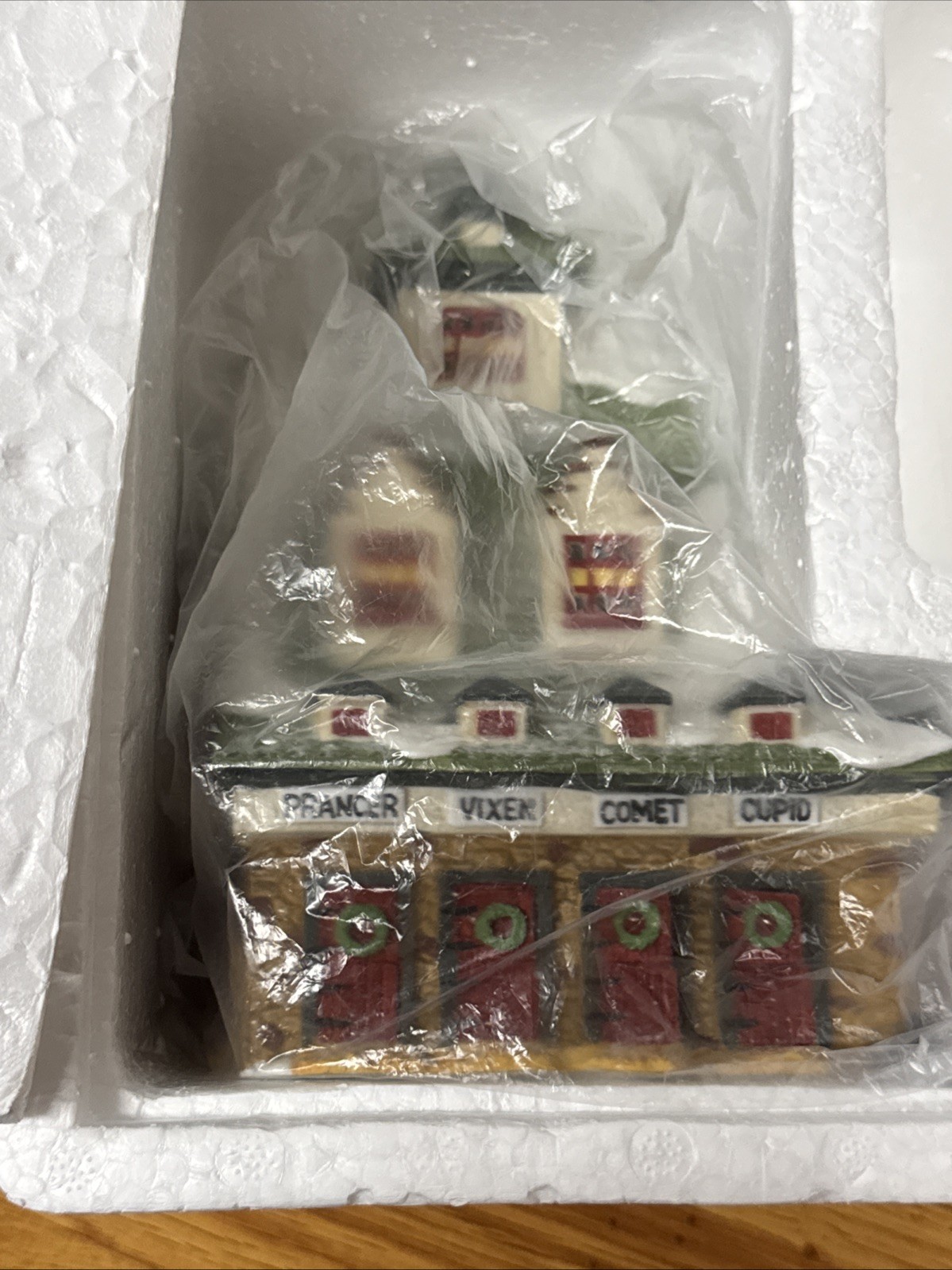 Dept 56 Reindeer Barn North Pole Series 5601-4 Heritage Village Christmas in Box