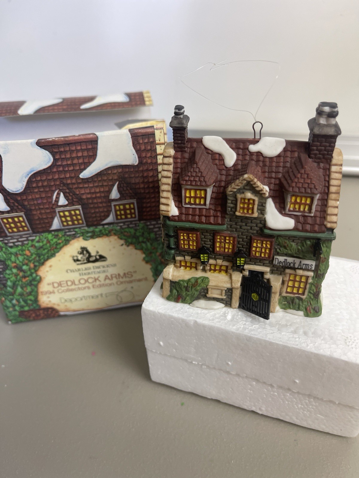 DEPT 56 HERITAGE VILLAGE DEDLOCK ARMS ORNAMENT CHARLES DICKENS INN 1994 BOXED