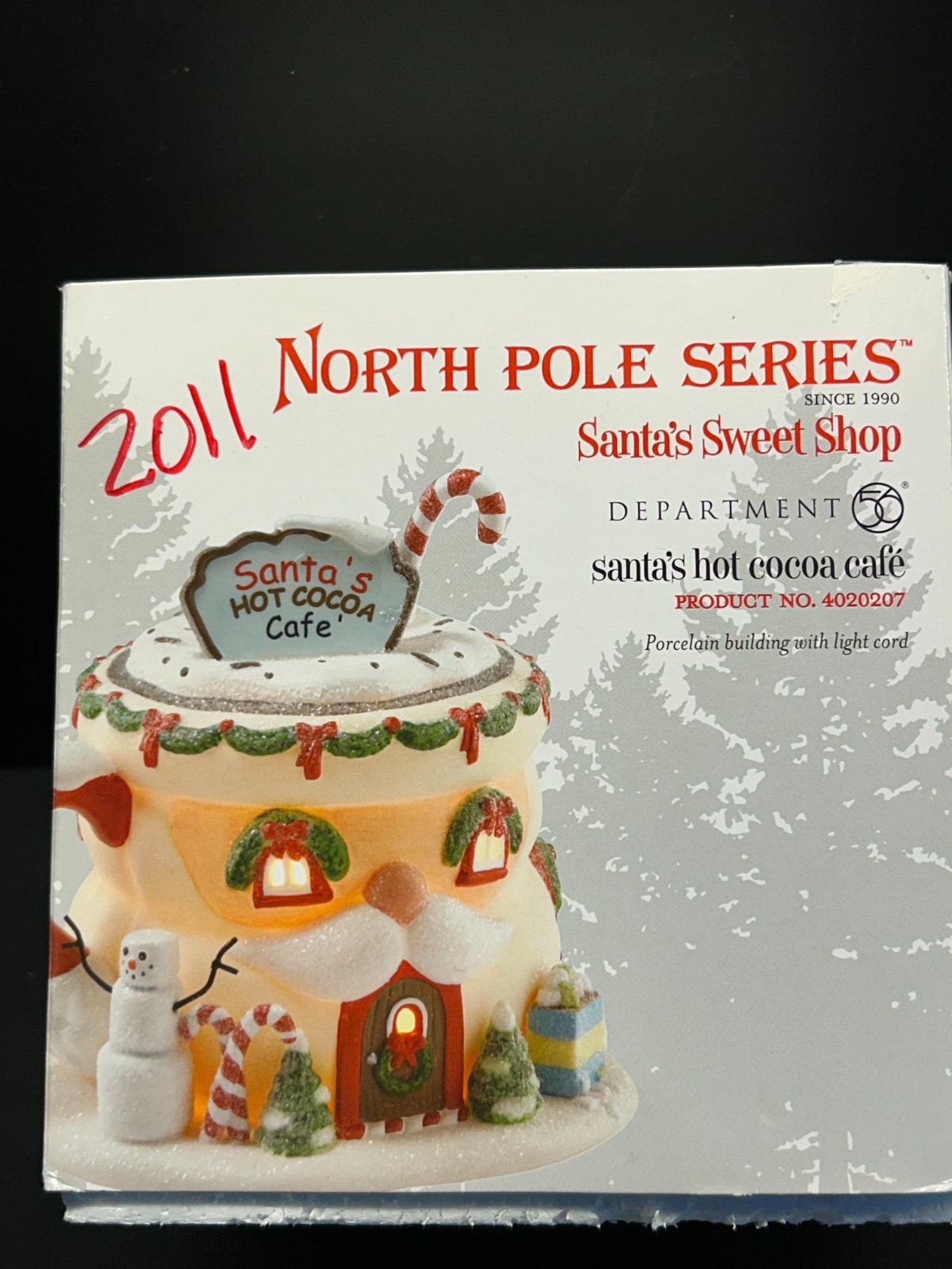 🎅 Dept 56 #4020207 Santa’s Hot Cocoa Café” North Pole Series Sweet Shop