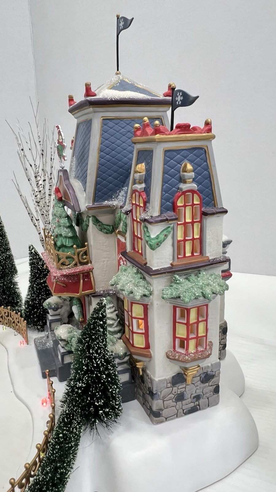 Dept 56 North Pole Series”Glacier Park Pavilion” Holiday Gift Set Please Read !
