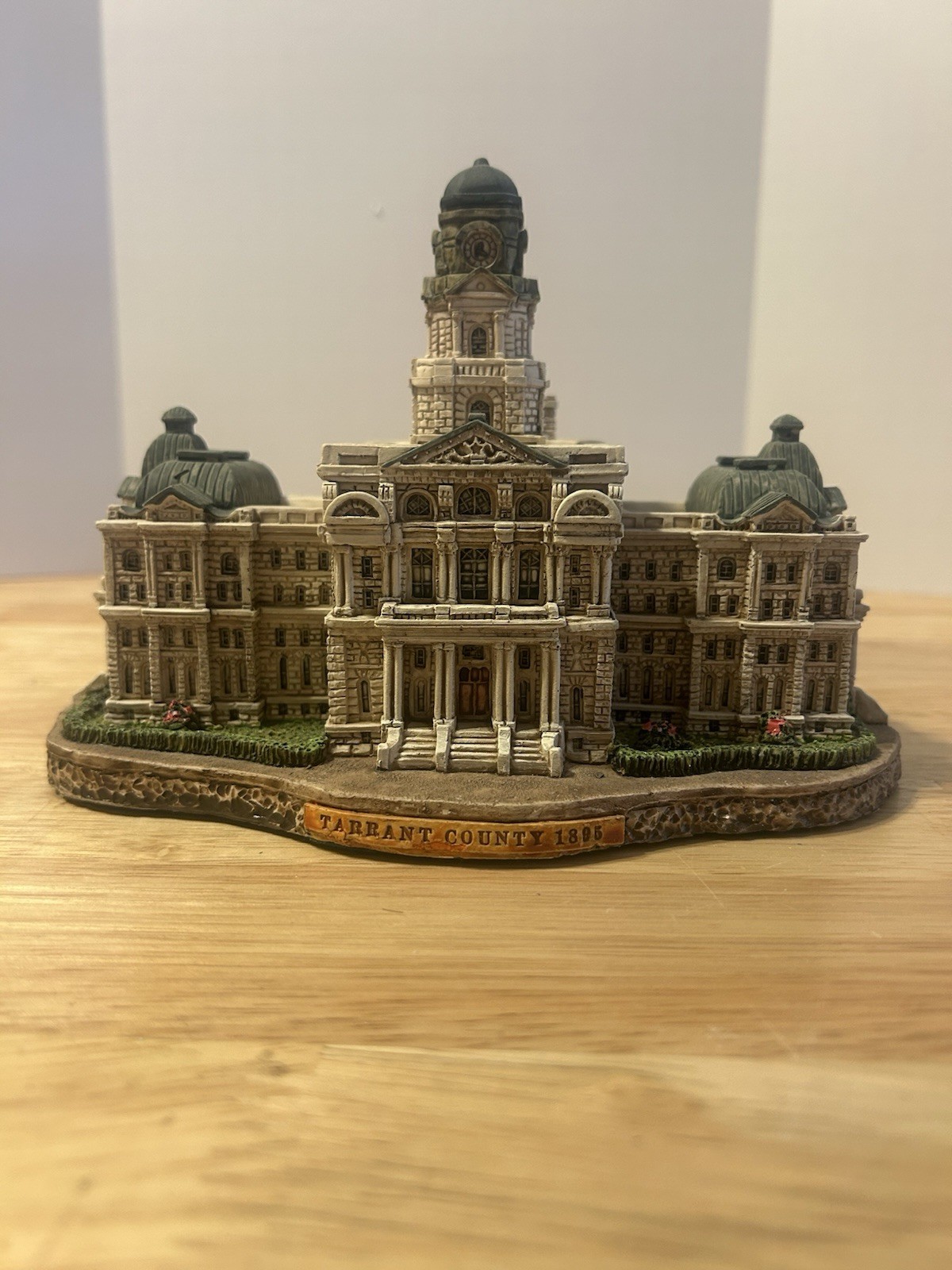 Texiana Collectibles Tarrant Series Tarrant County 1895 Resin Building w/ Box
