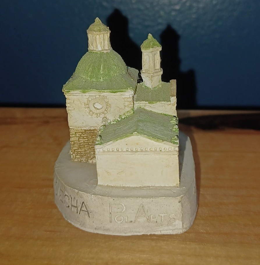 LOT OF 3 SMALL FIGURINES LIBERTY FALLS CHURCH OF ST ADALBERT LIGHTHOUSE 1221