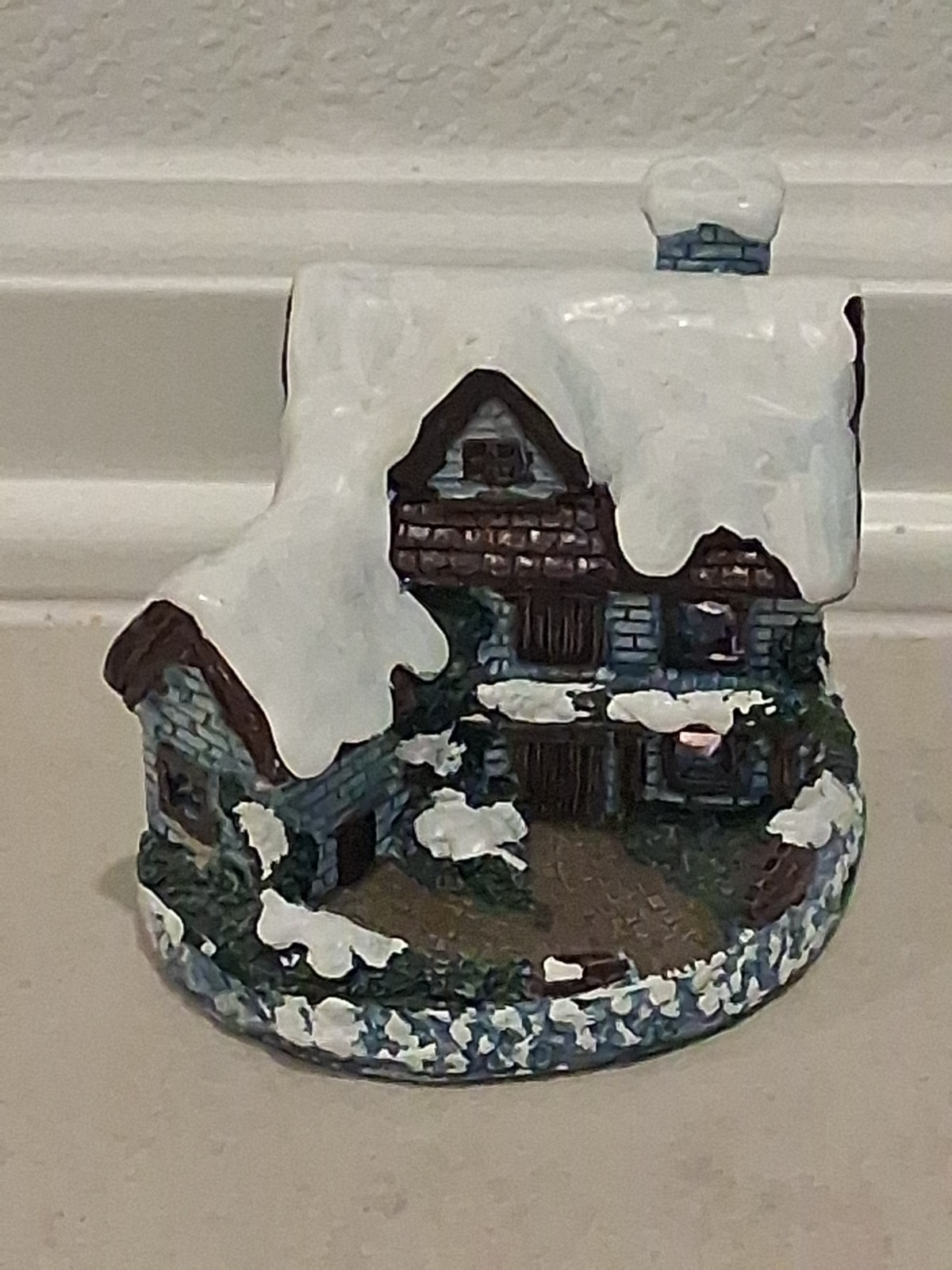 Cottage Charmers Lighted Snowhouse Hand Painted Handcrafted #8181-CC Taiwan