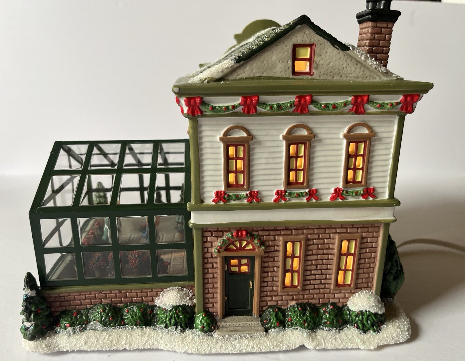 St Nicholas Square Village Collection Daisys Florals And Gifts Lighted Retired