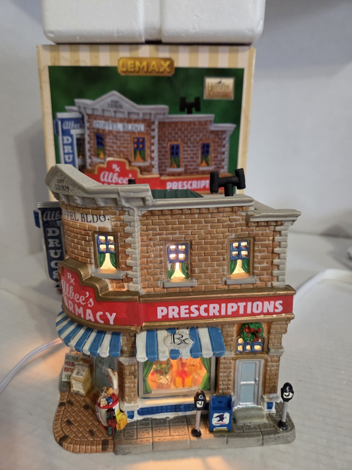 Lemax Harvest Crossing 2007 Albee’s Pharmacy Christmas Village #75516 NEW In Box