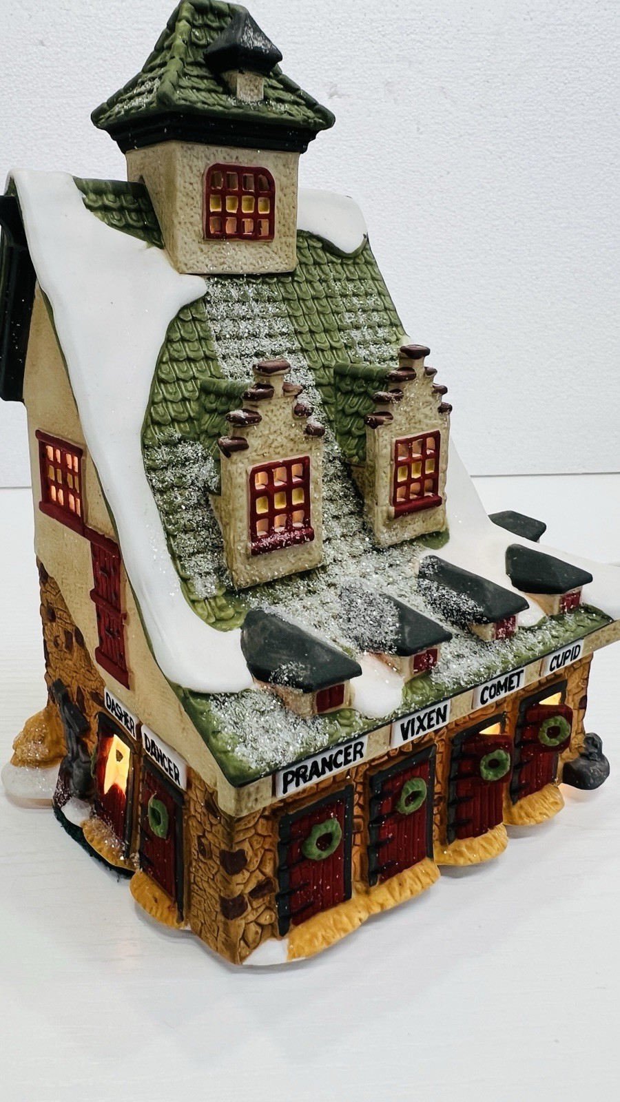 Dept 56 North Pole Series “ Reindeer Barn” Retired 1990 Excellent Condition !