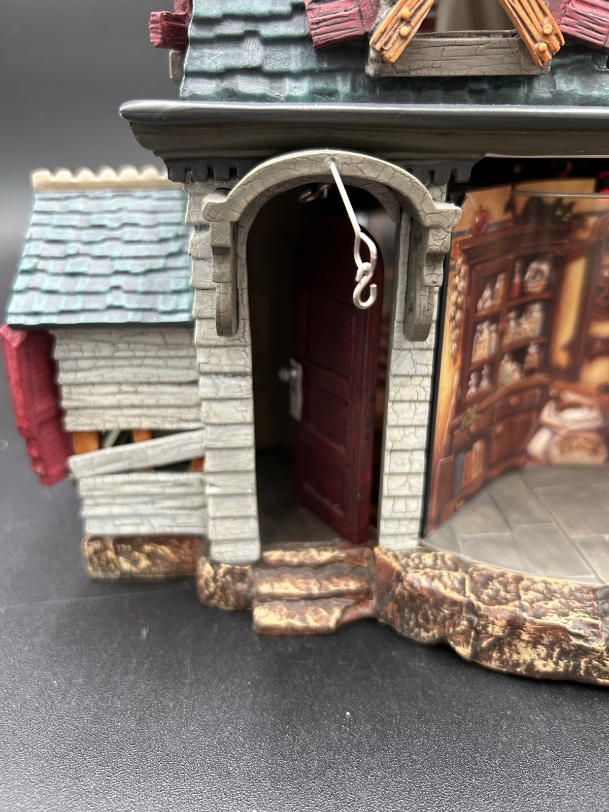 Hallmark Mansion on Ravenwood Lane Haunted House 2004 w Box & Lights Read As Is