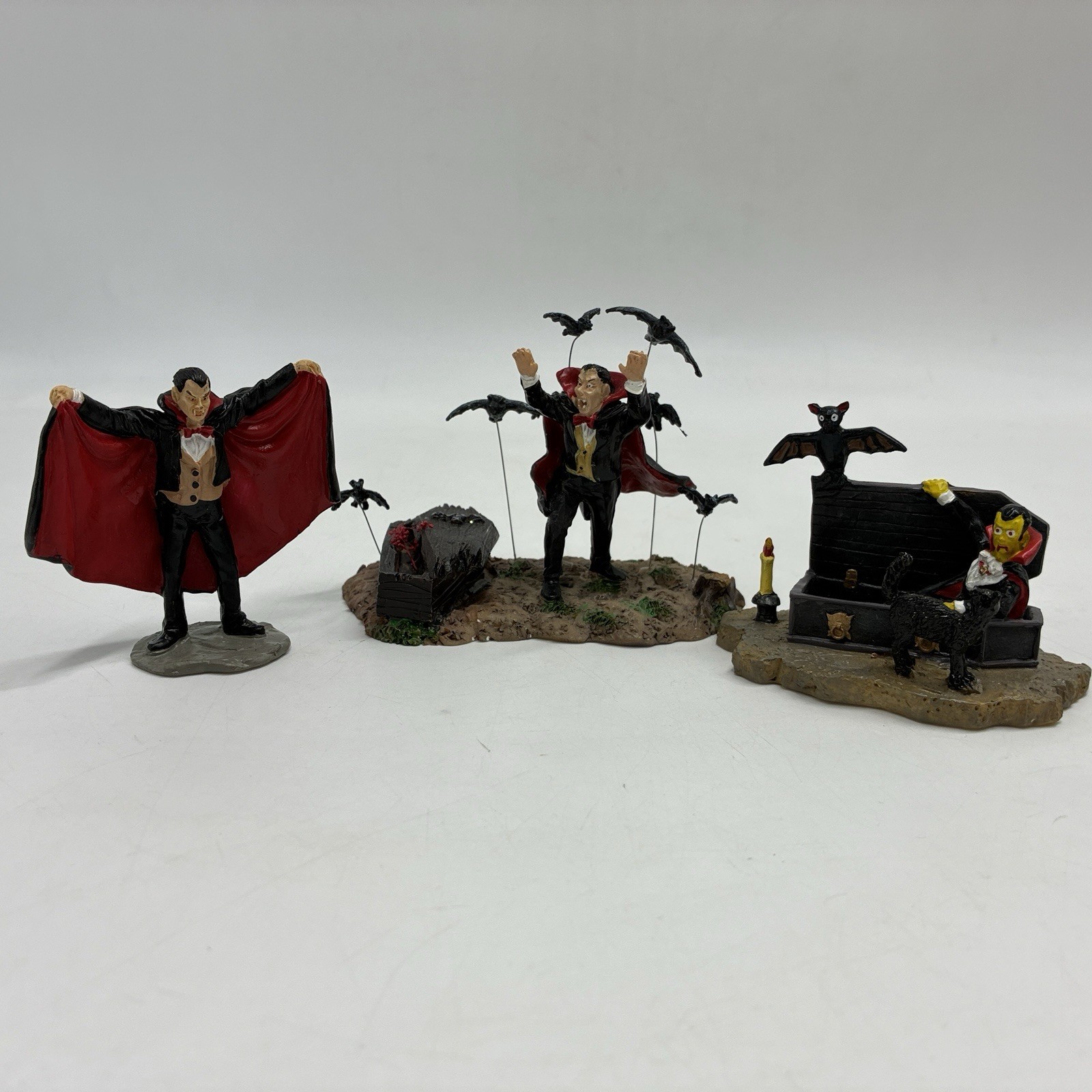Lot 3 LEMAX Spooky Town VAMPIRE & BATS #73613 Dracula 72367 in casket 22600