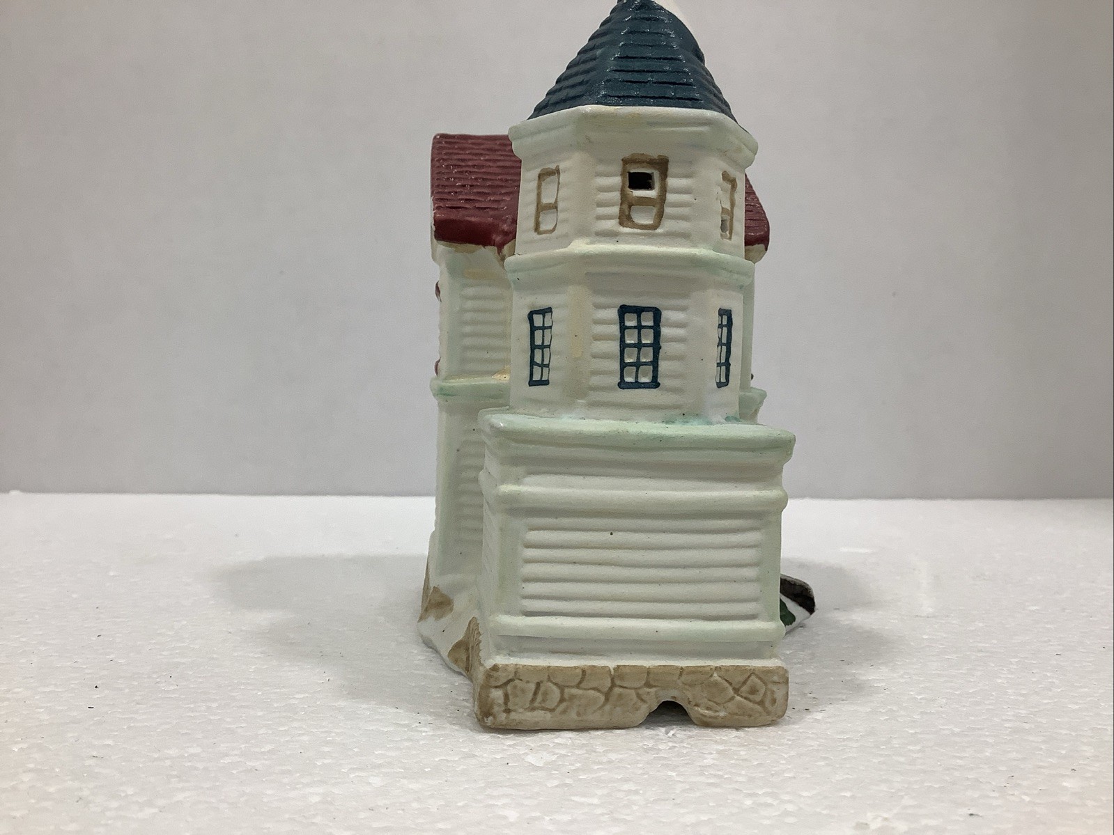 Winter Valley Cottages Porcelain Small Lighted Houses Set Of 4 With Light Cord