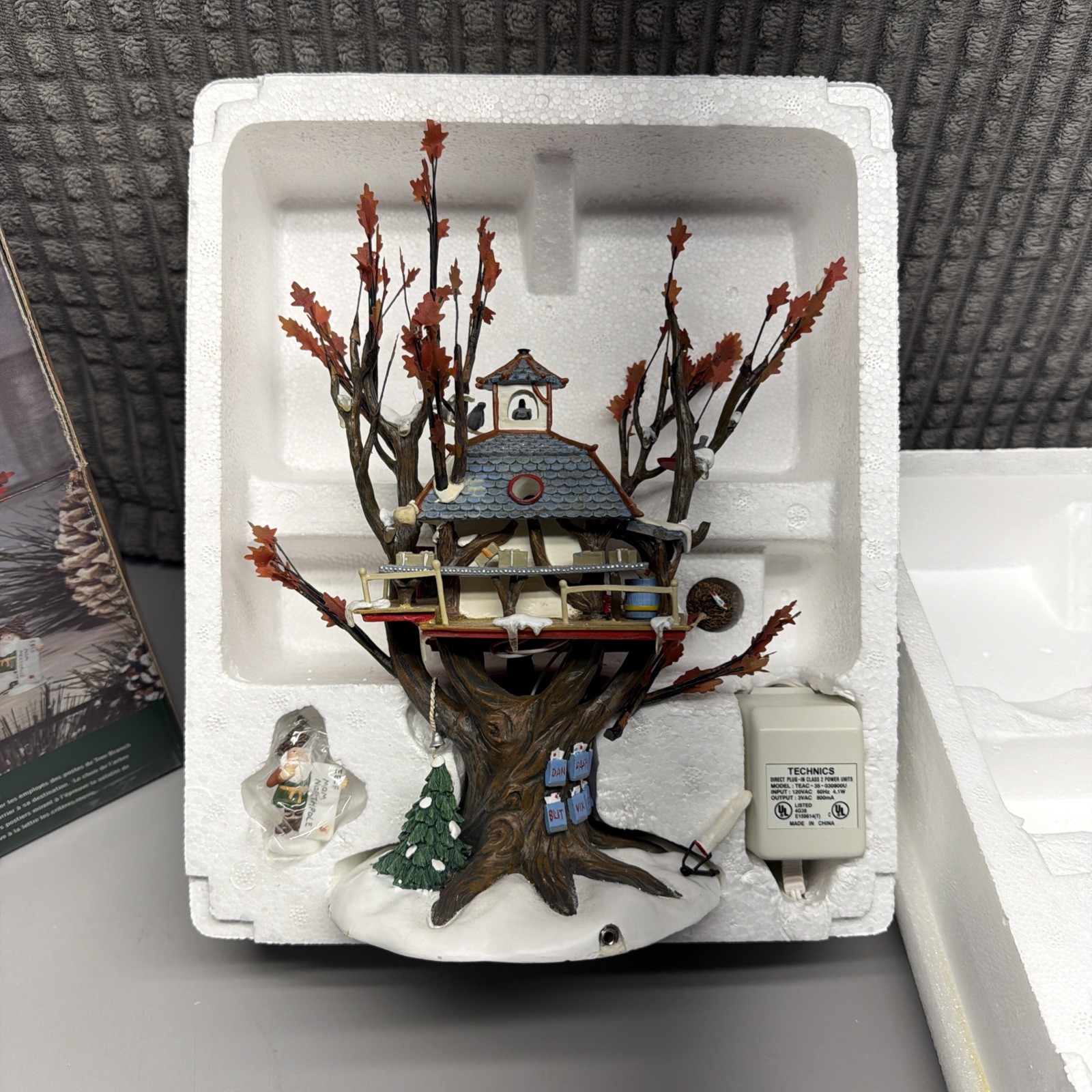 Dept 56 North Pole Woods Oakwood Post Office 56881 Christmas Retired Adapter Inc