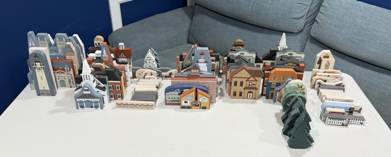 Cat’s Meow Village Collectible Wooden Shelf Sitter 109 Piece Set Christmas Rare