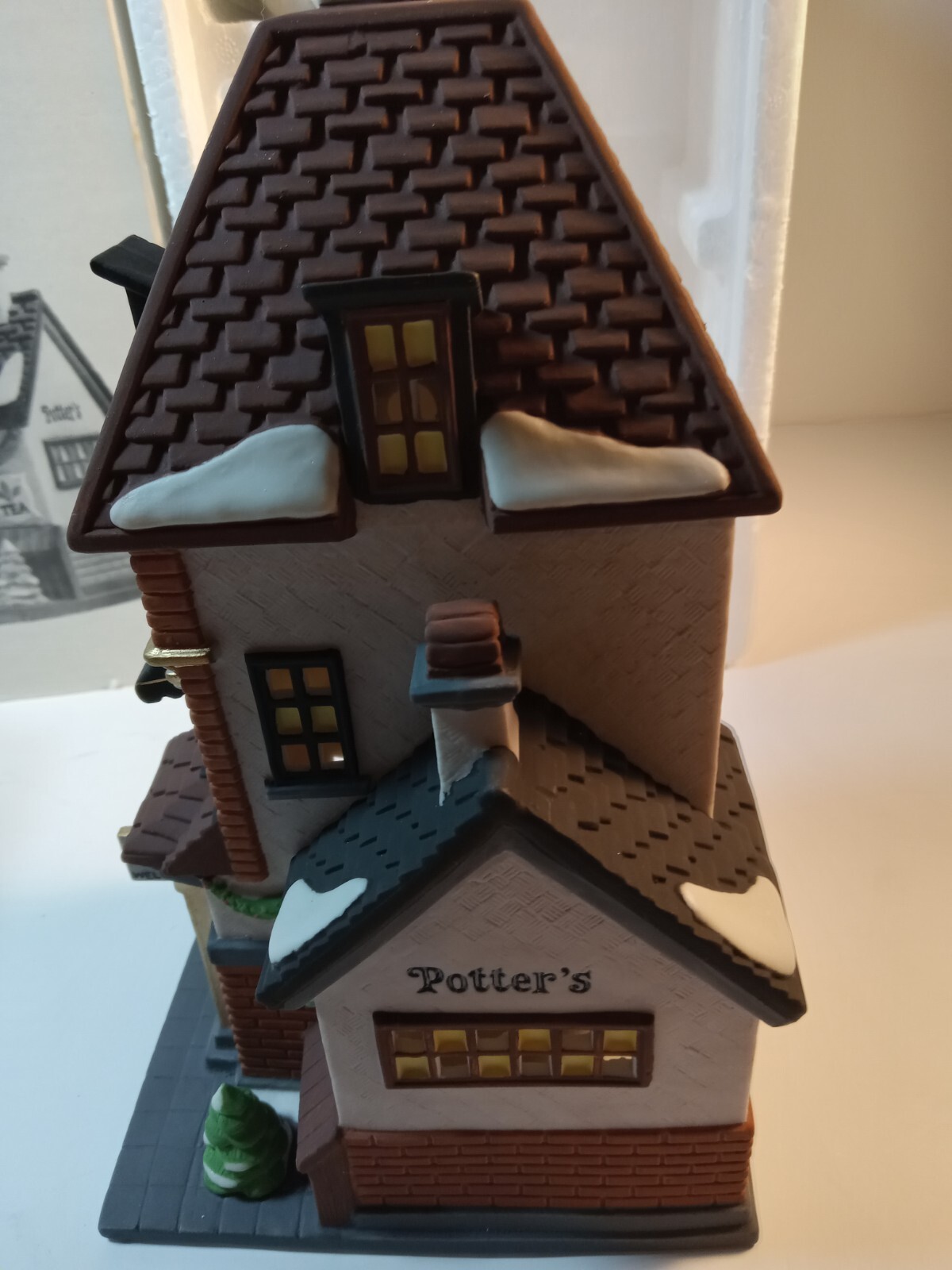 Dept 56 ~ Christmas in City Series ~ Potter’s Tea Seller 1993 Retired w/light