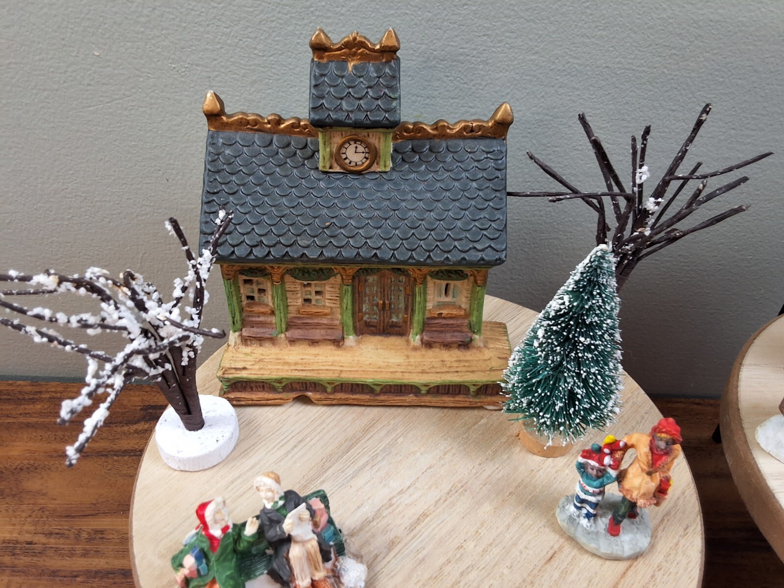 11 pc Vtg 93/94 American/Hometown Landmarks Collection Christmas Village People