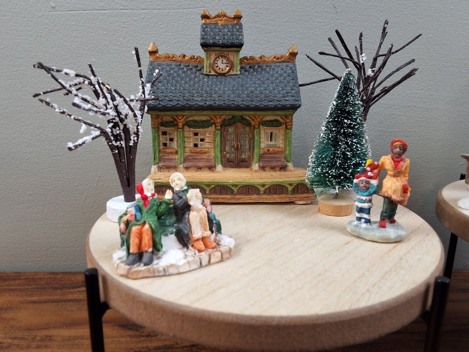 11 pc Vtg 93/94 American/Hometown Landmarks Collection Christmas Village People