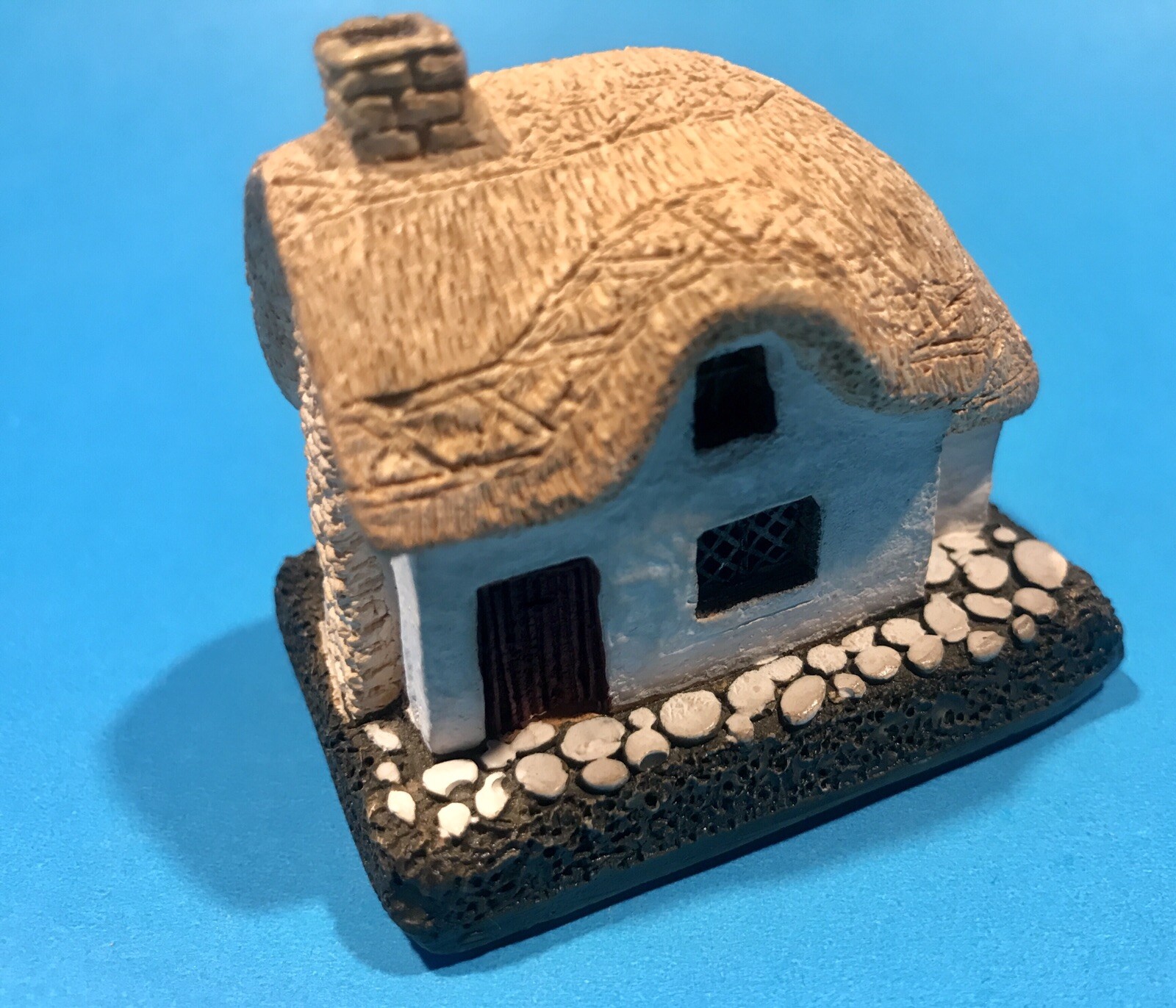 Lilliput Lane Rare Version 1 Woodcutters Cottage Miniature Unboxed Near Mint.