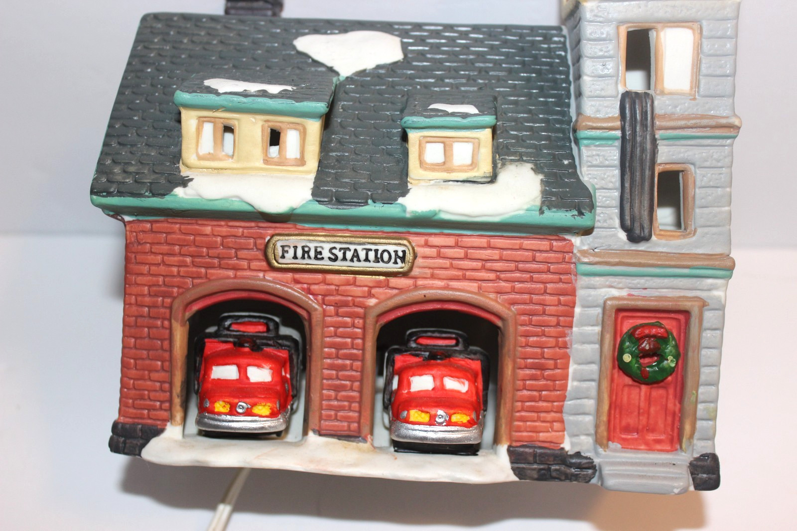 Caldor Village Square FIRE STATION Lighted Christmas Village Porcelain Painted