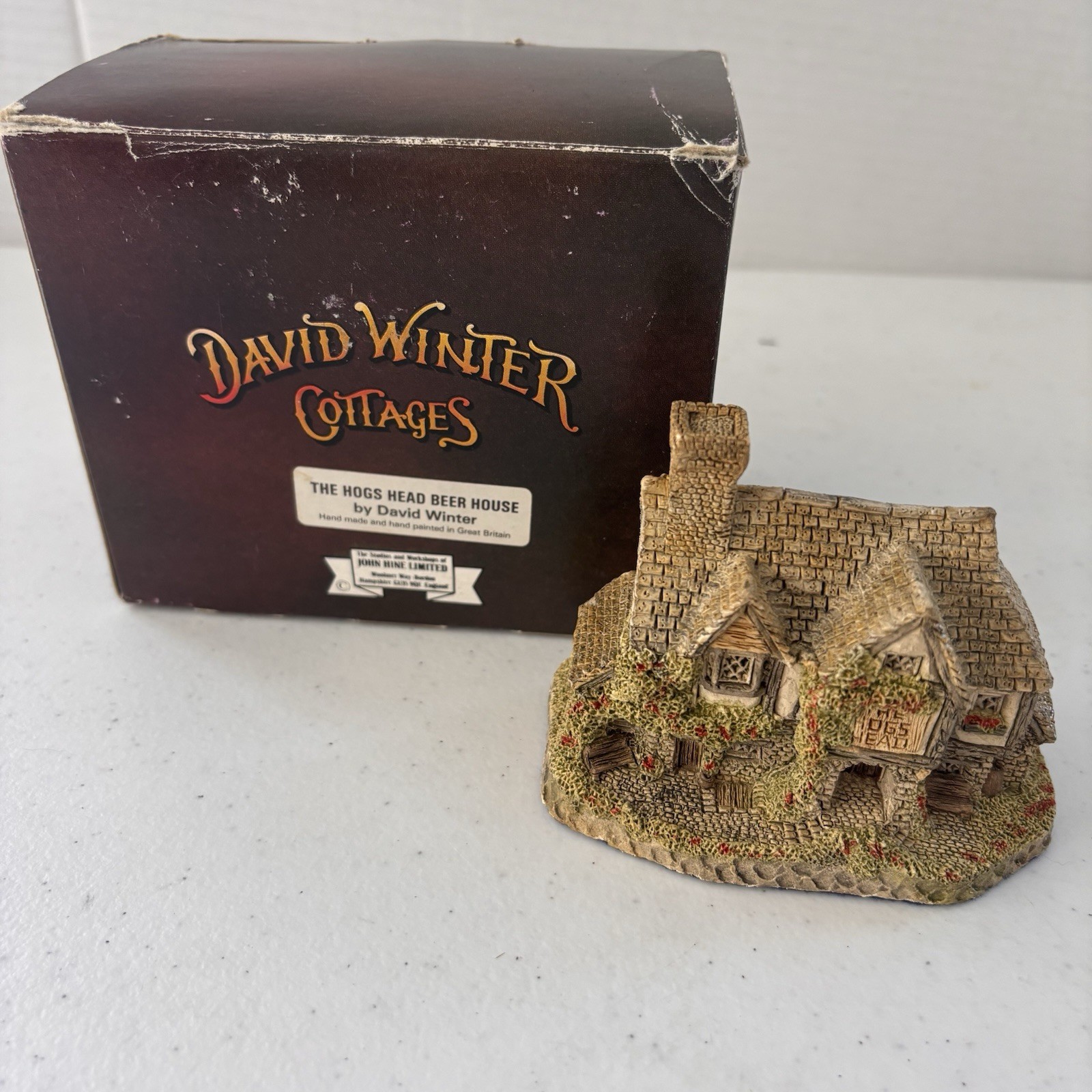David Winter Cottages “Hogs Head Beer Shop” 1985 John Hine Ltd. in Box And COA