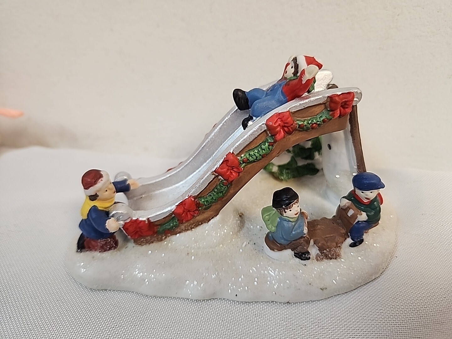 Cobblestone Corners Christmas Village Children On Slide Playground Figure 2002