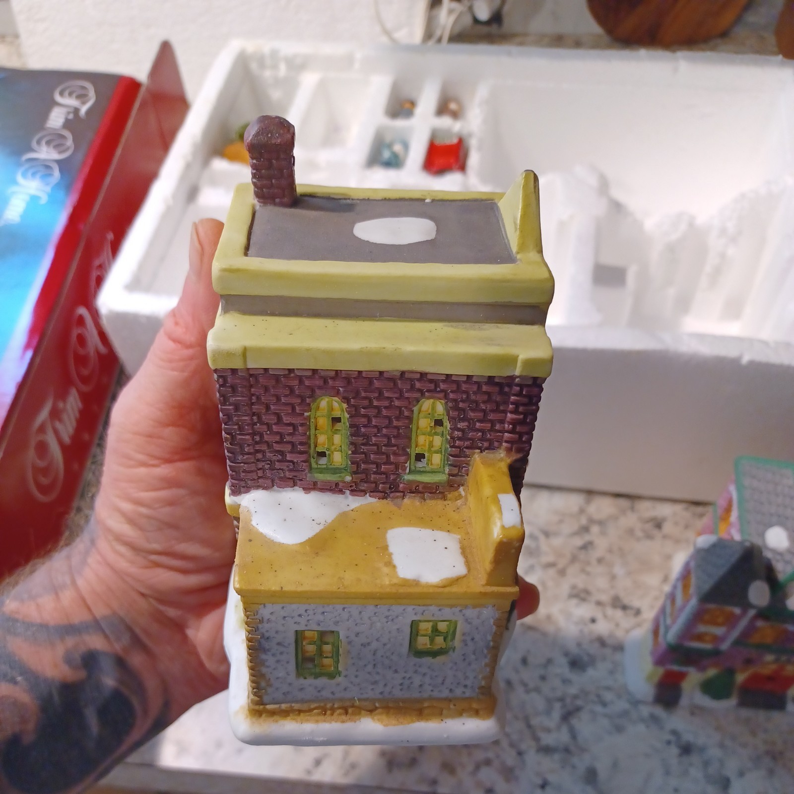 Holiday Village- TRIM A HOME- 3 lighted Buildings-post office,bank,fire station
