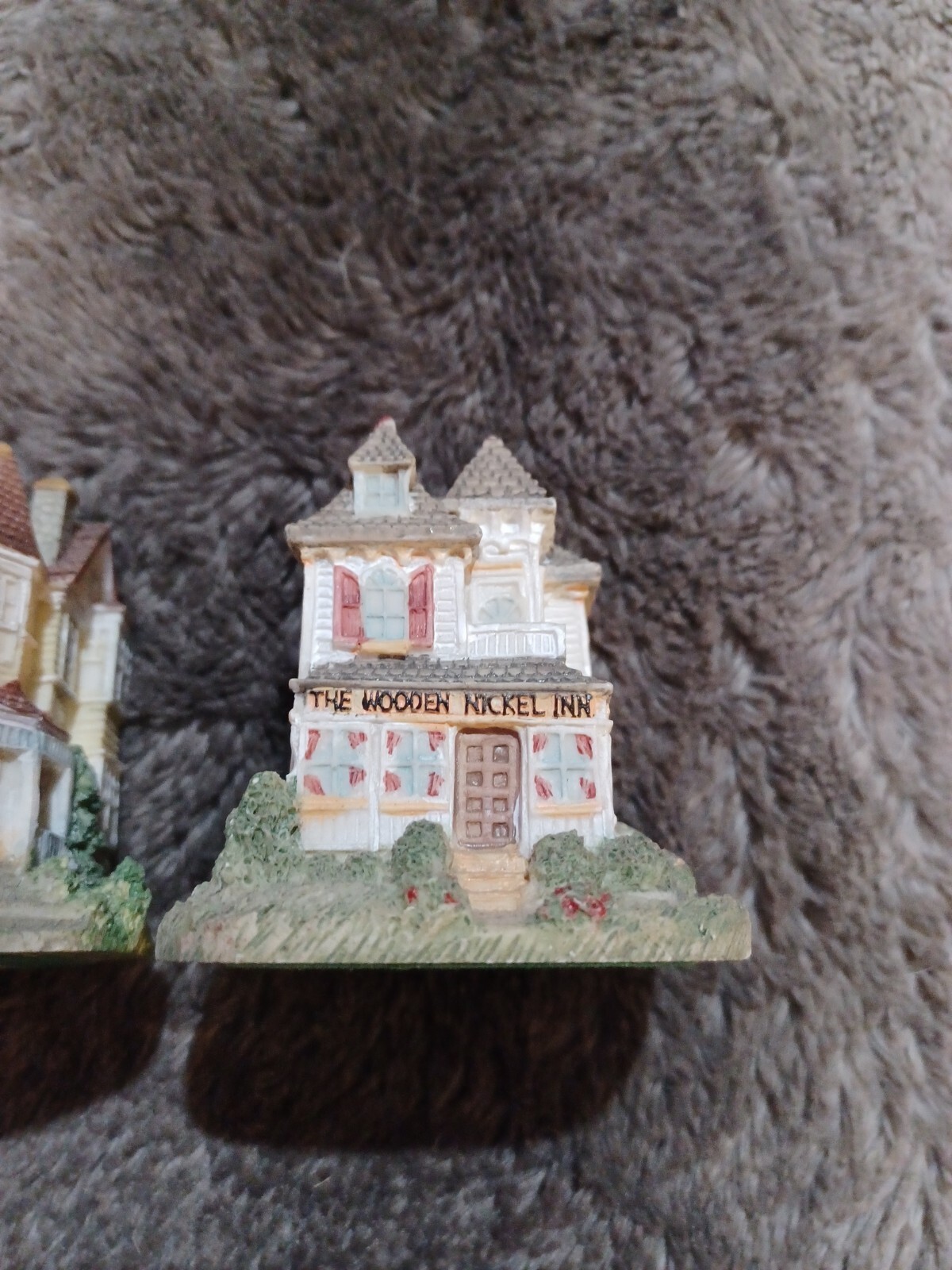 Liberty Falls THE CLARK MANSION & WOODEN NICKEL INN Americana Coll. 1994 VTG